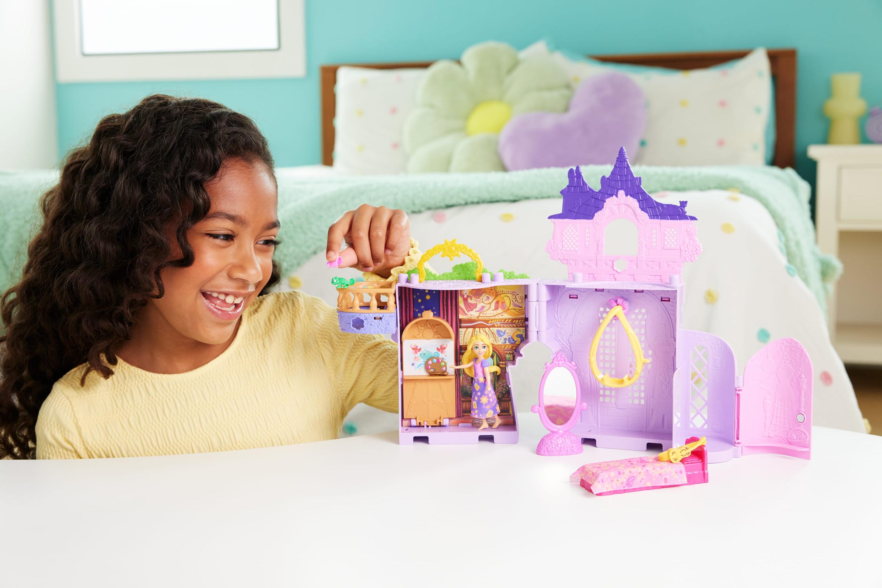 Produktbild Mattel Disney Princess Rapunzel Storytime Stackers Puppenhaus mit kleiner Puppe, Pascal-Figur und 7 Zubehörteilen 2 von 6