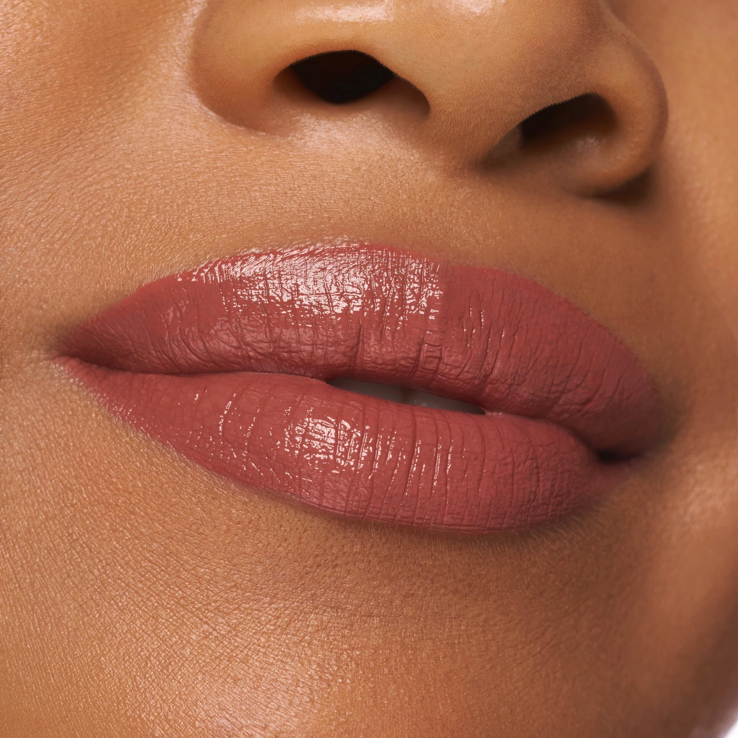 Produktbild essence satin GLOW luminous shine lipstick 6 von 8