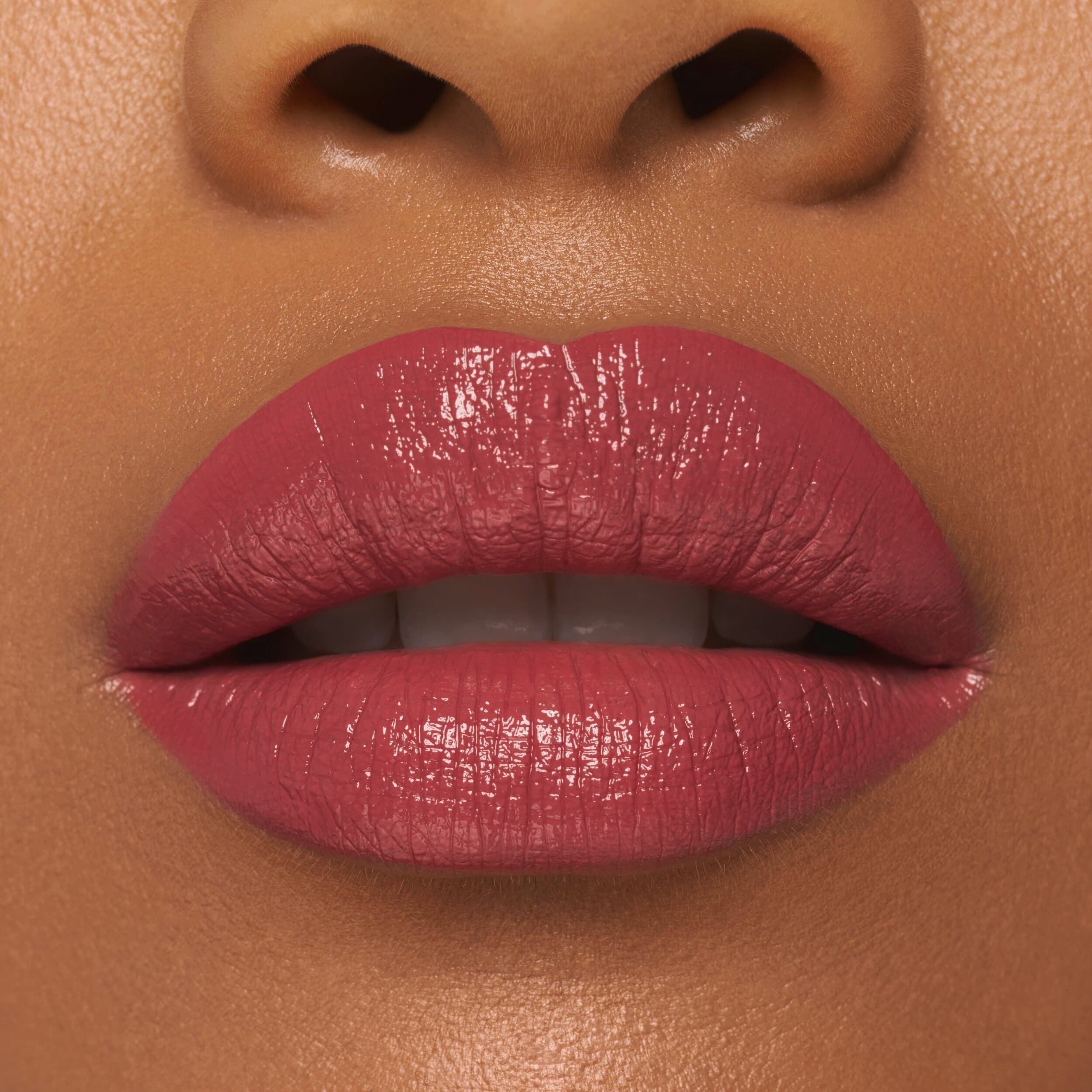Produktbild essence satin GLOW luminous shine lipstick 4 von 8