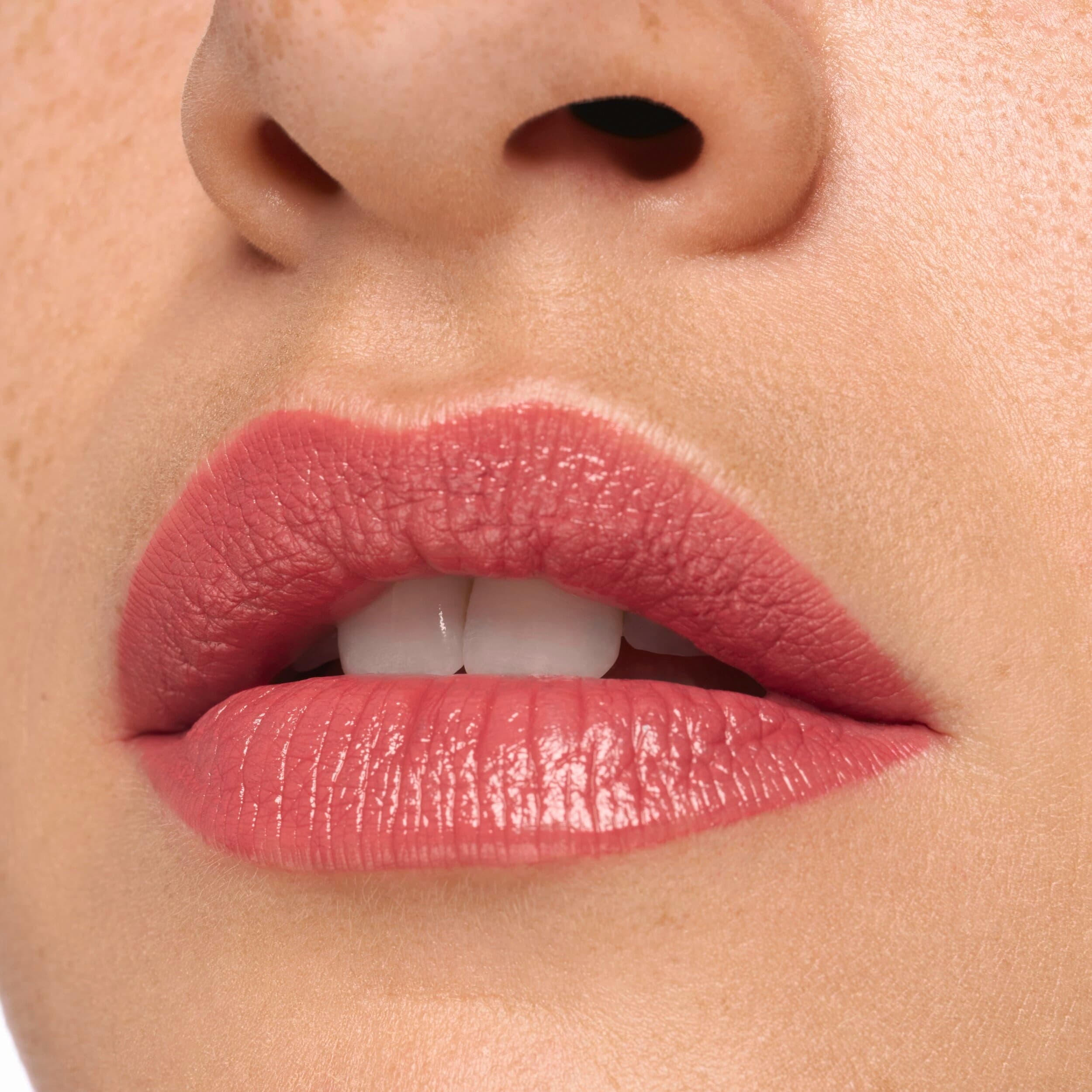 Produktbild essence satin GLOW luminous shine lipstick 6 von 8