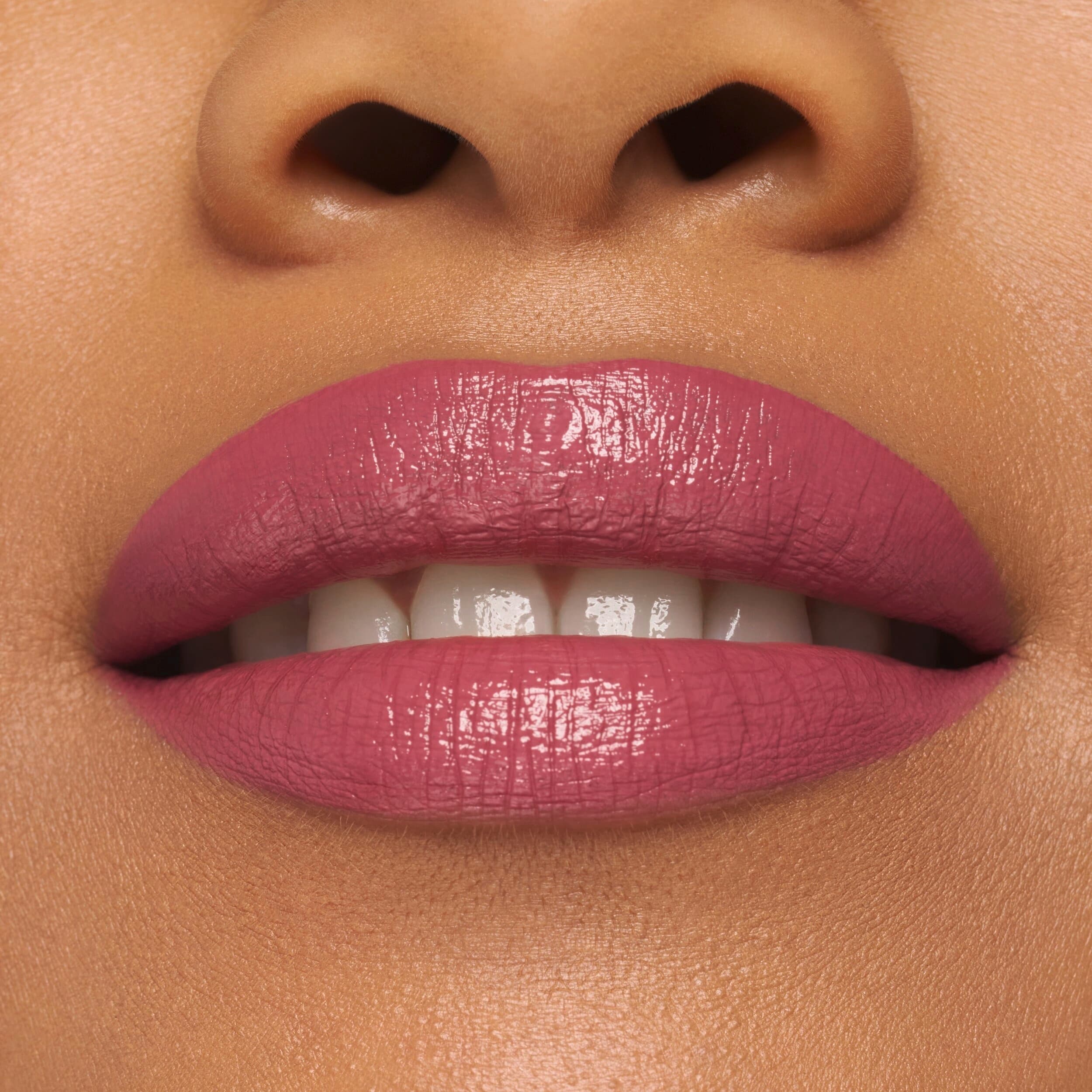 Produktbild essence satin GLOW luminous shine lipstick 4 von 8