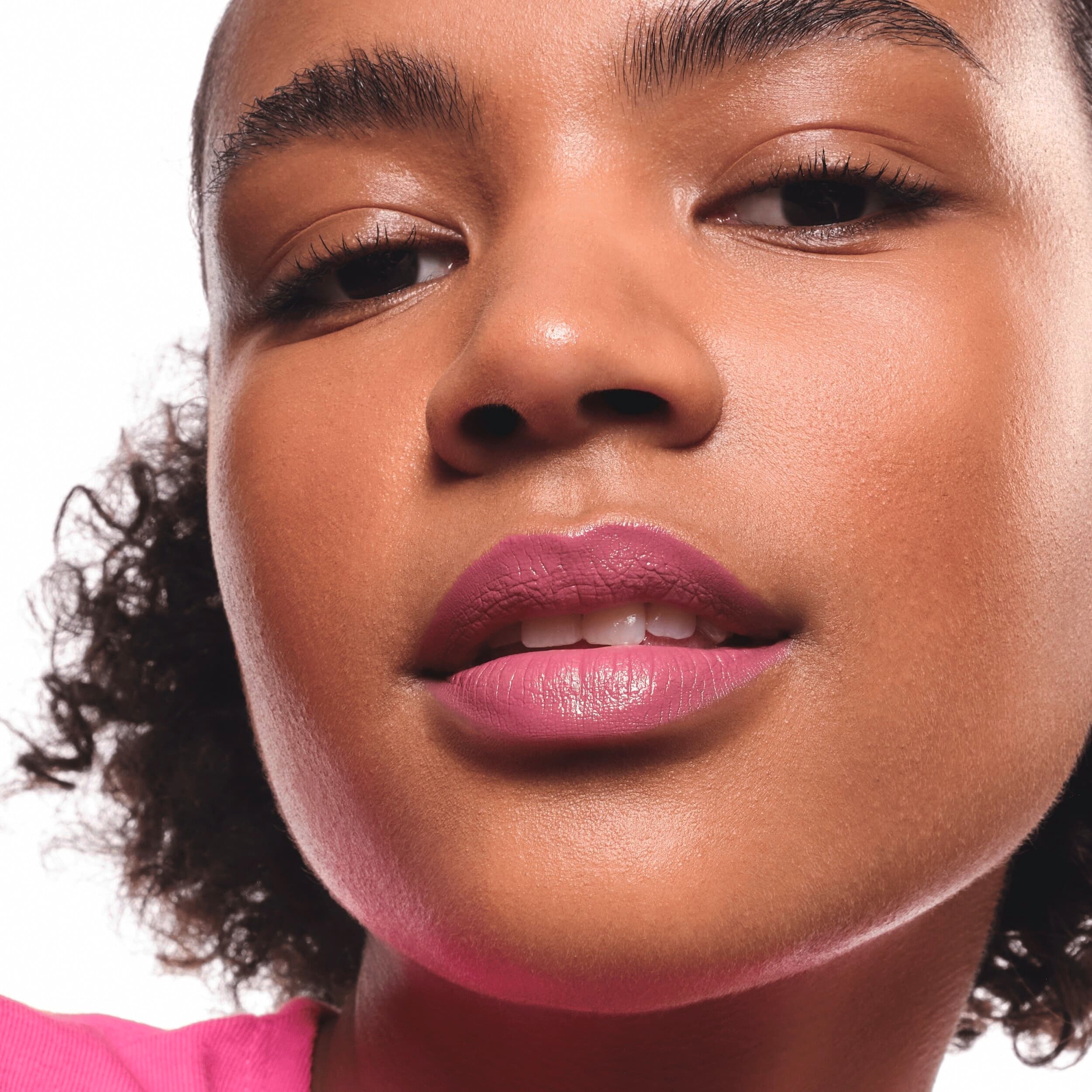 Produktbild essence satin GLOW luminous shine lipstick 5 von 8