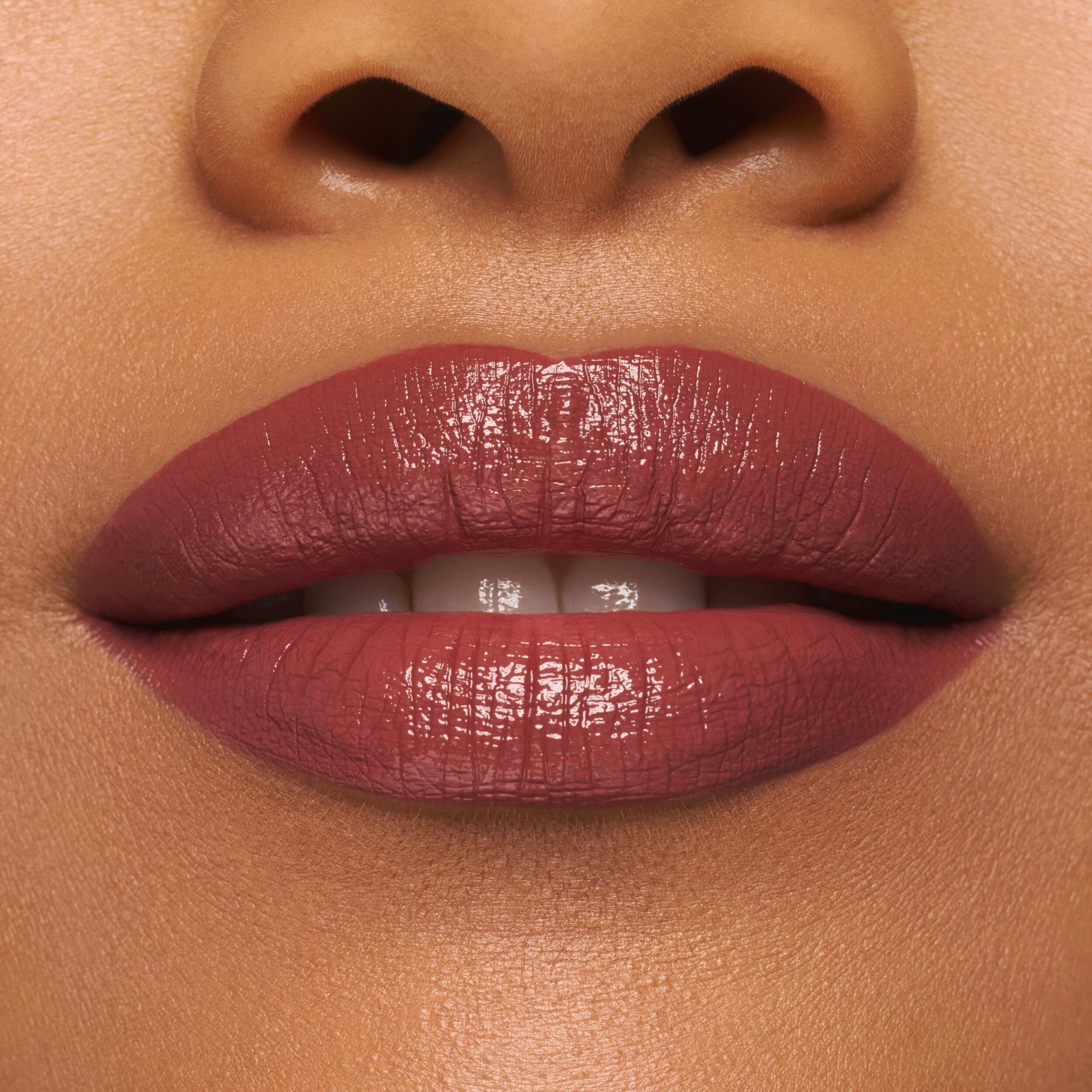 Produktbild essence satin GLOW luminous shine lipstick 6 von 8