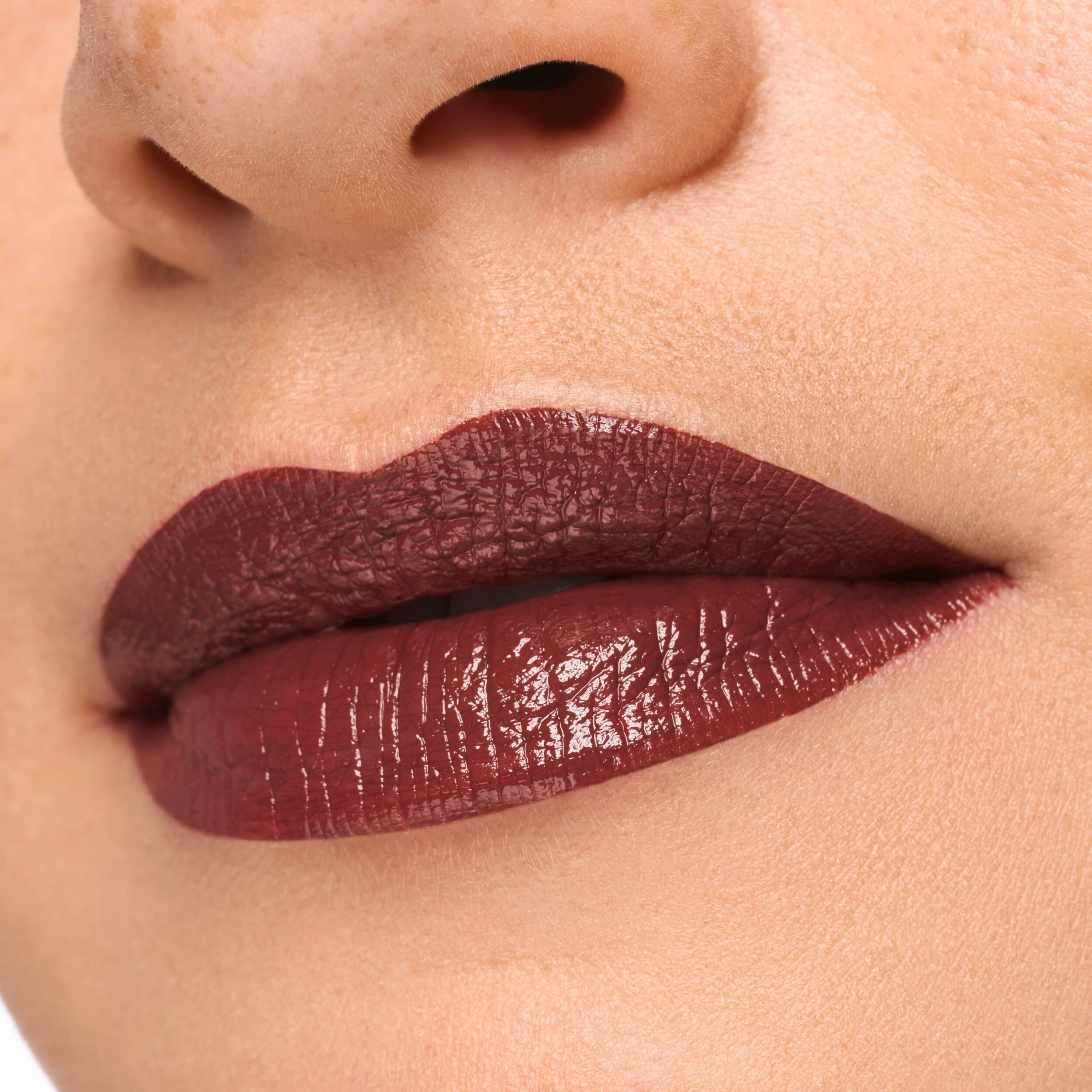Produktbild essence satin GLOW luminous shine lipstick 4 von 8