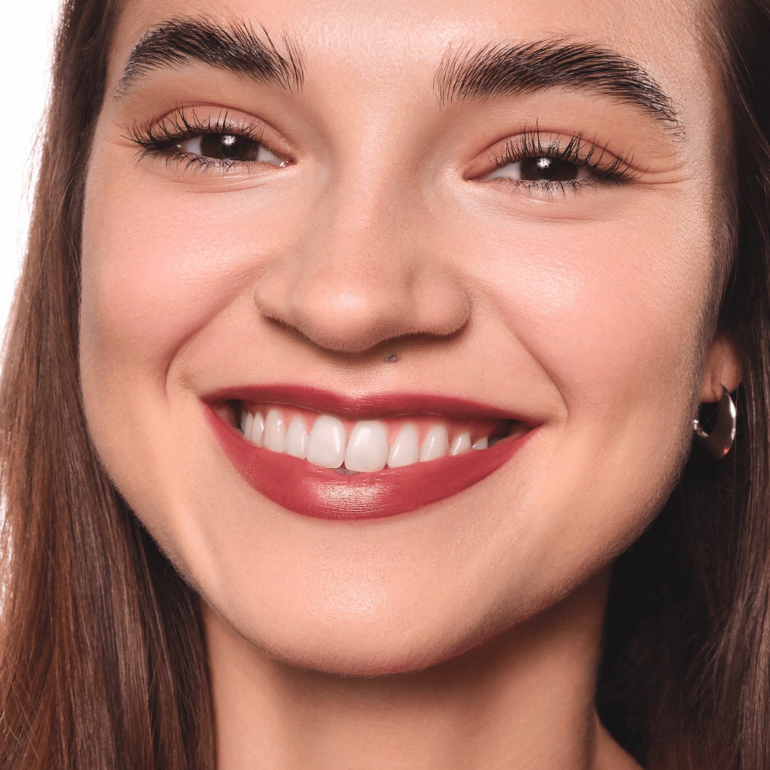 Produktbild essence satin GLOW luminous shine lipstick 5 von 8