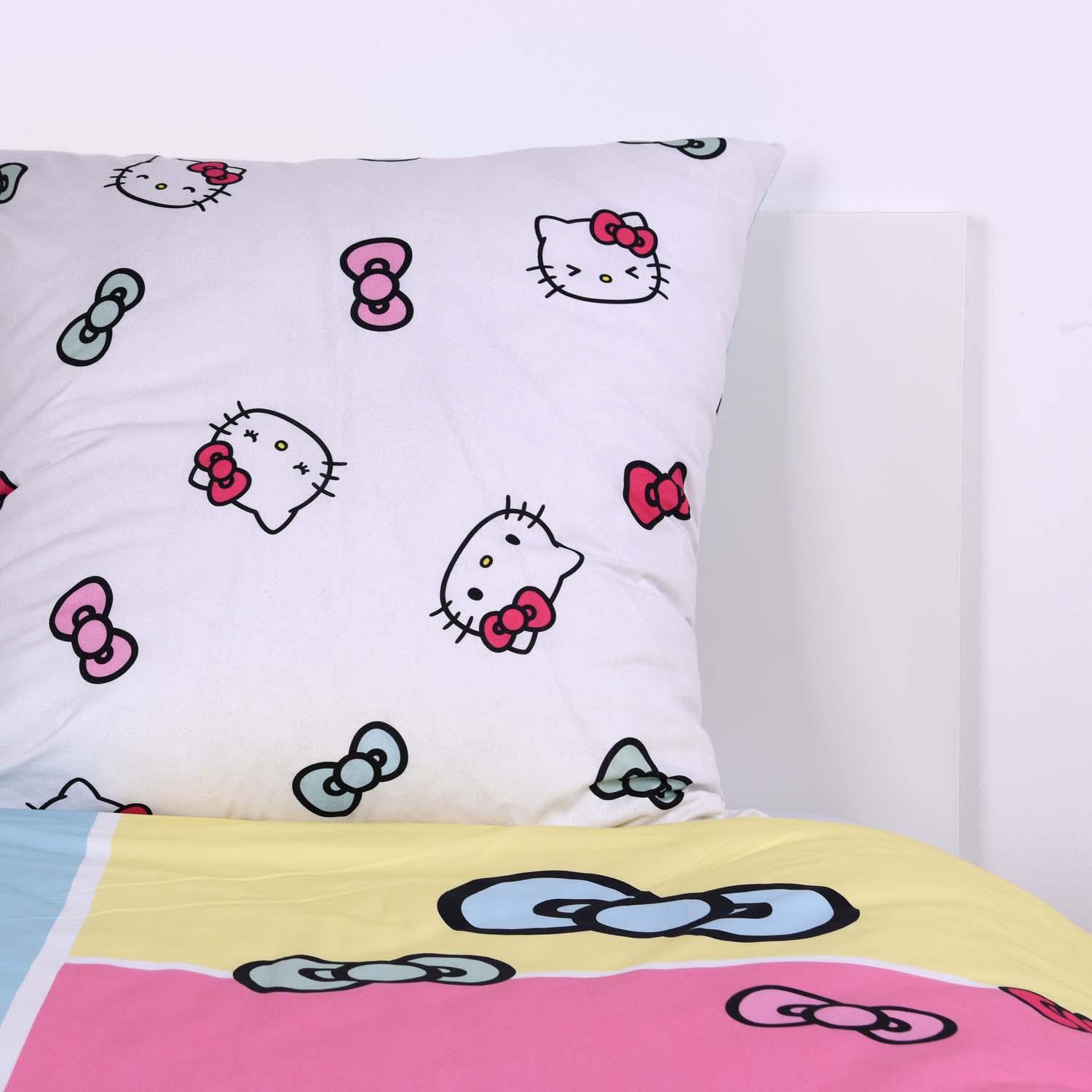 Produktbild Hello Kitty Kinderbettwäsche 80x80cm, 135x200cm 4 von 6