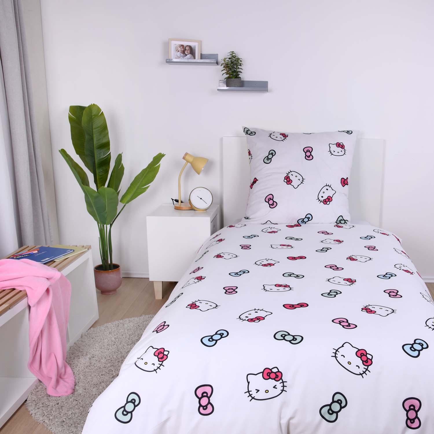 Produktbild Hello Kitty Kinderbettwäsche 80x80cm, 135x200cm 5 von 6