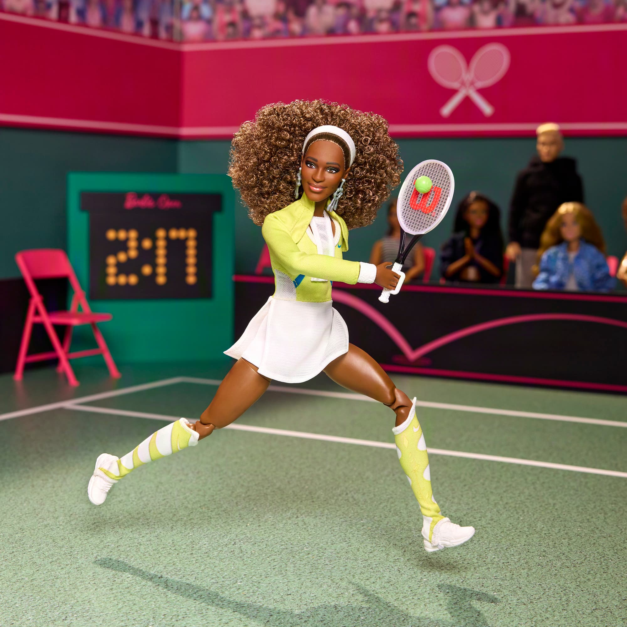 Barbie Signature Serena Williams Sammlerpuppe mit Tennis-Outfit, Schläger und Ball