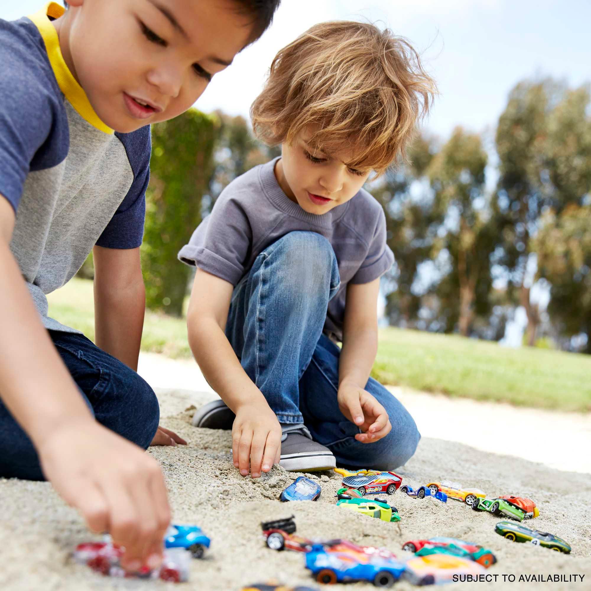 Produktbild Hot Wheels Set mit 10Fahrzeugen im Maßstab 1:64 für Sammler und Kinder 2 von 6