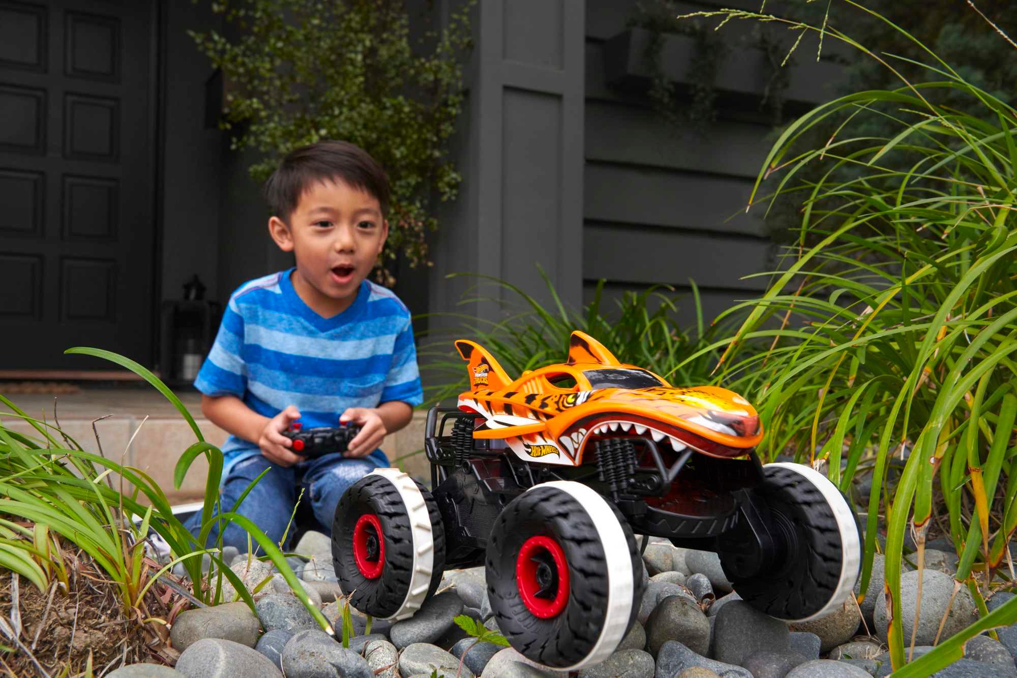 Produktbild Hot Wheels R/C Tiger Shark Monster Truck, ferngesteuertes Auto 6 von 7