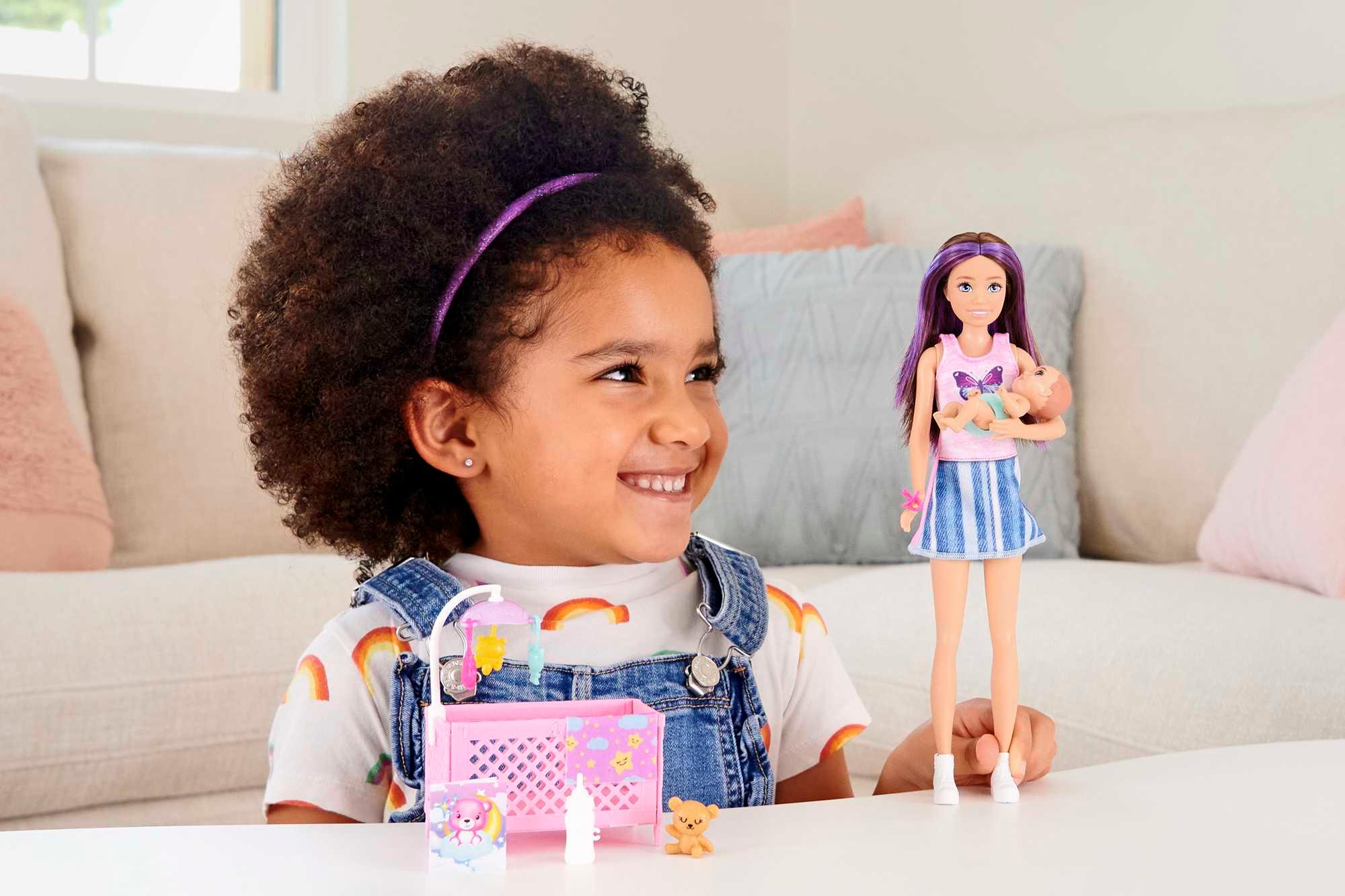 Produktbild Barbie-Puppen und Zubehörteile, Skipper Babysitter-Spielset mit Gitterbett 2 von 6