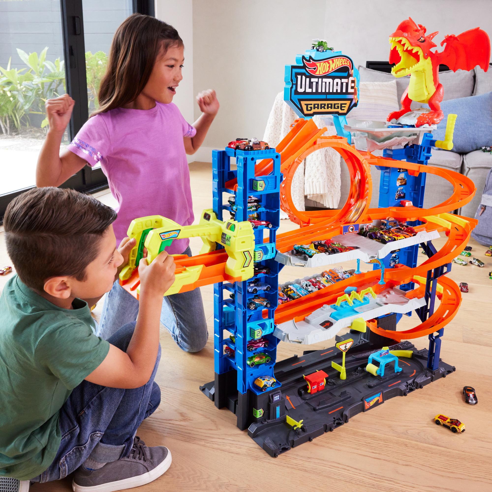 Produktbild Hot Wheels Ultimative Garage Spielset mit 2 Die-Cast-Autos, Spielzeugaufbewahrung für mehr als 50 Autos 5 von 6