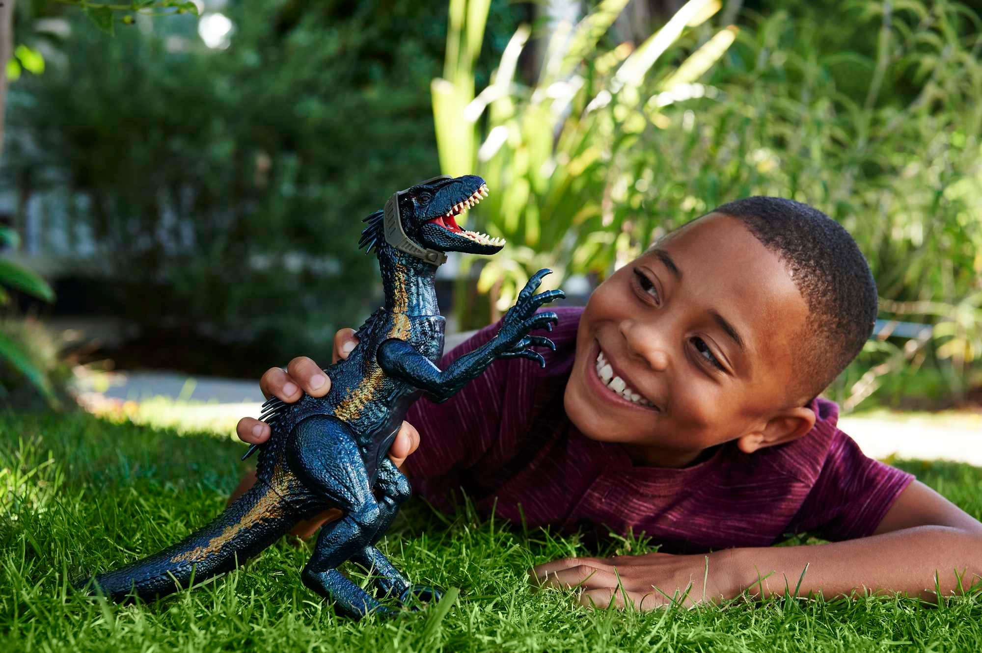 Produktbild Jurassic World Indoraptor Dino (Dino Tracker), Figur inkl. AR Track-Code 2 von 6