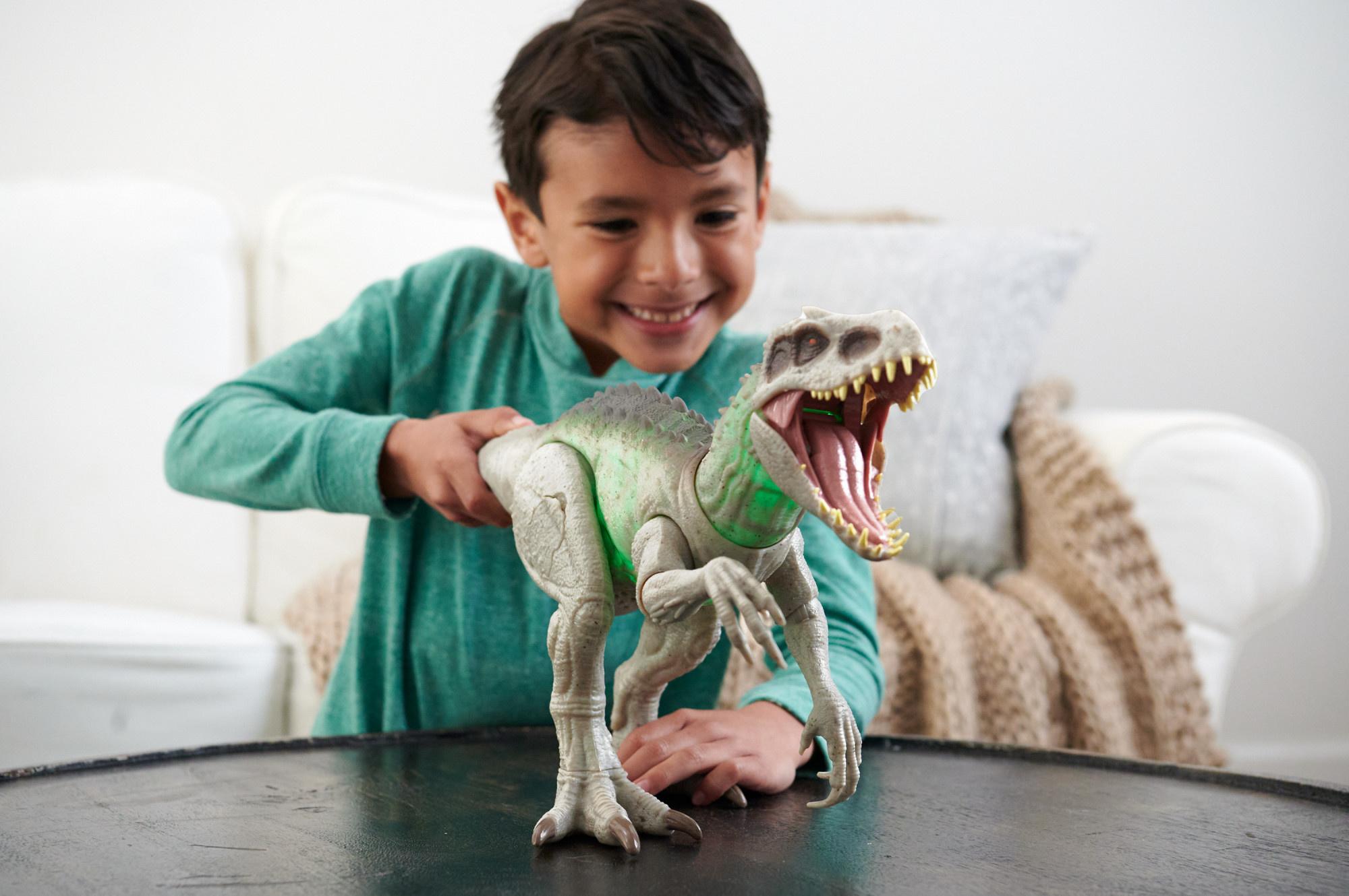 Produktbild Jurassic World Tarnen und kämpfen Indominus Rex Actionfigur-Spielzeug mit Lichtern, Soundeffekten und Bewegungsmechanismus 3 von 6