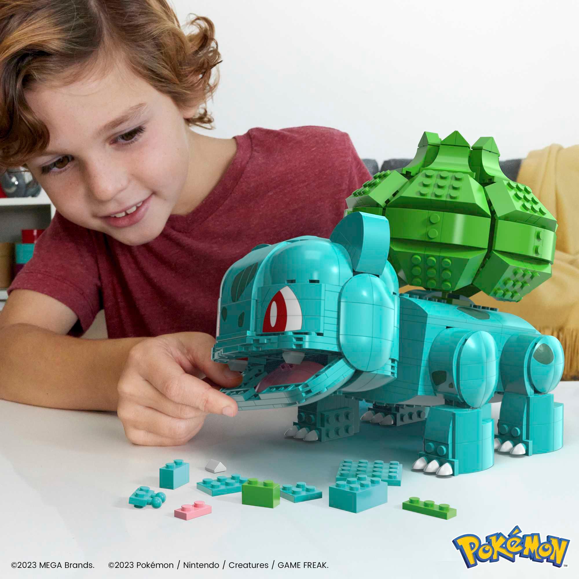 Produktbild MEGA Pokémon Jumbo Bisasam Bauspielzeug-Set mit 1 Actionfigur (789 Teile) für Kinder 2 von 5