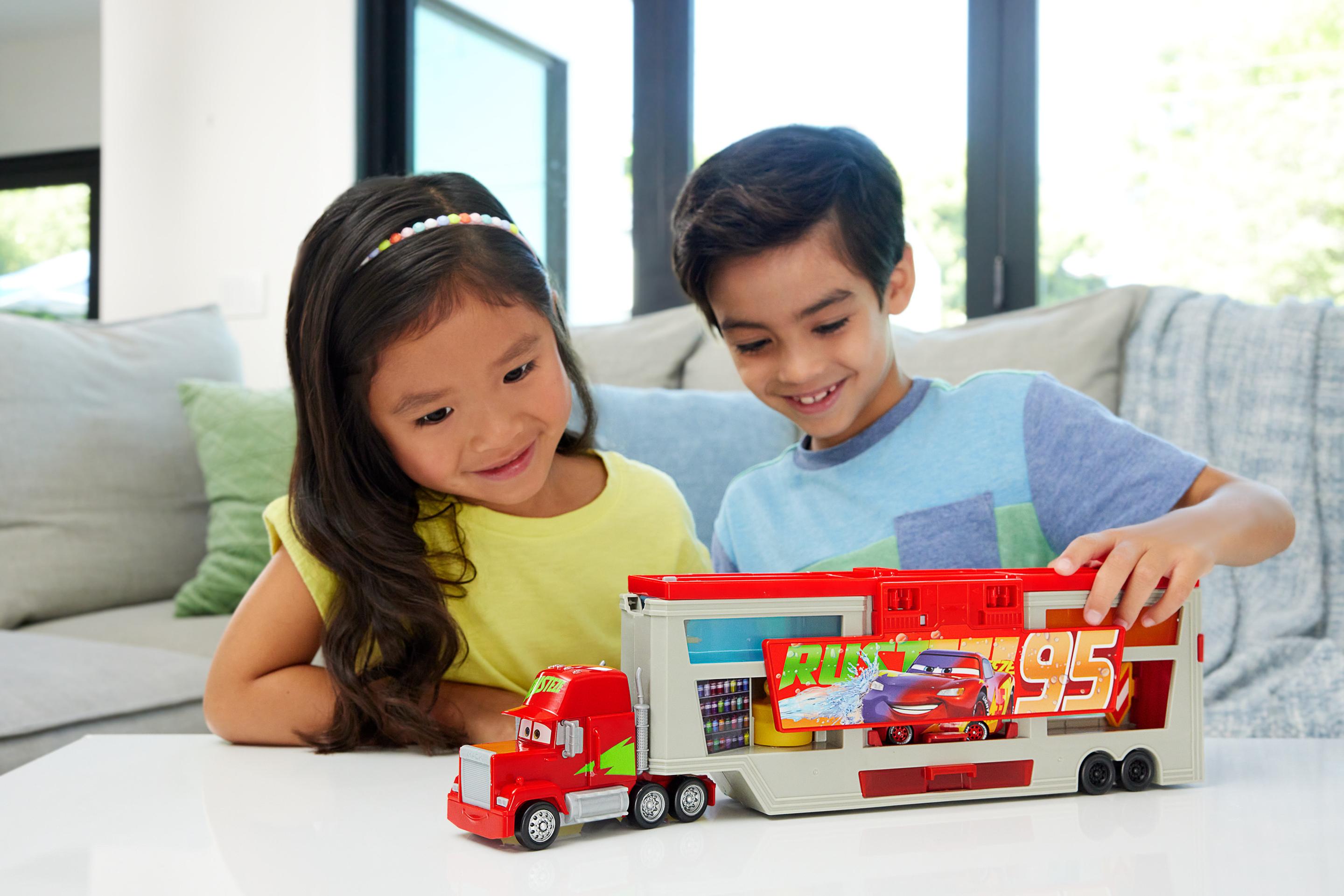 Produktbild Disney und Pixar Cars Farbwechsel-Spielset Lackiererei Mack mit 1 Spielzeugauto und Zubehör 2 von 6