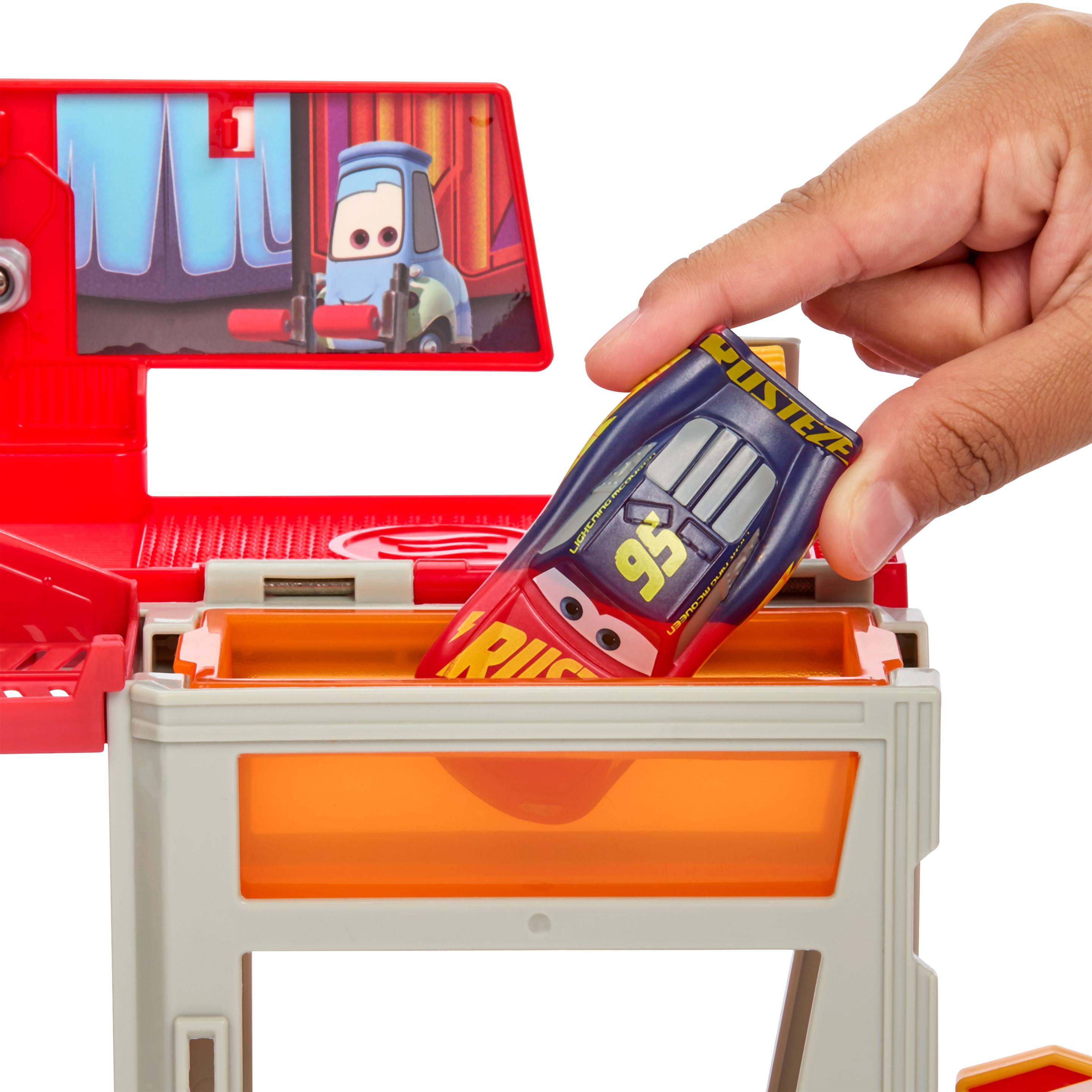 Produktbild Disney und Pixar Cars Farbwechsel-Spielset Lackiererei Mack mit 1 Spielzeugauto und Zubehör 3 von 6