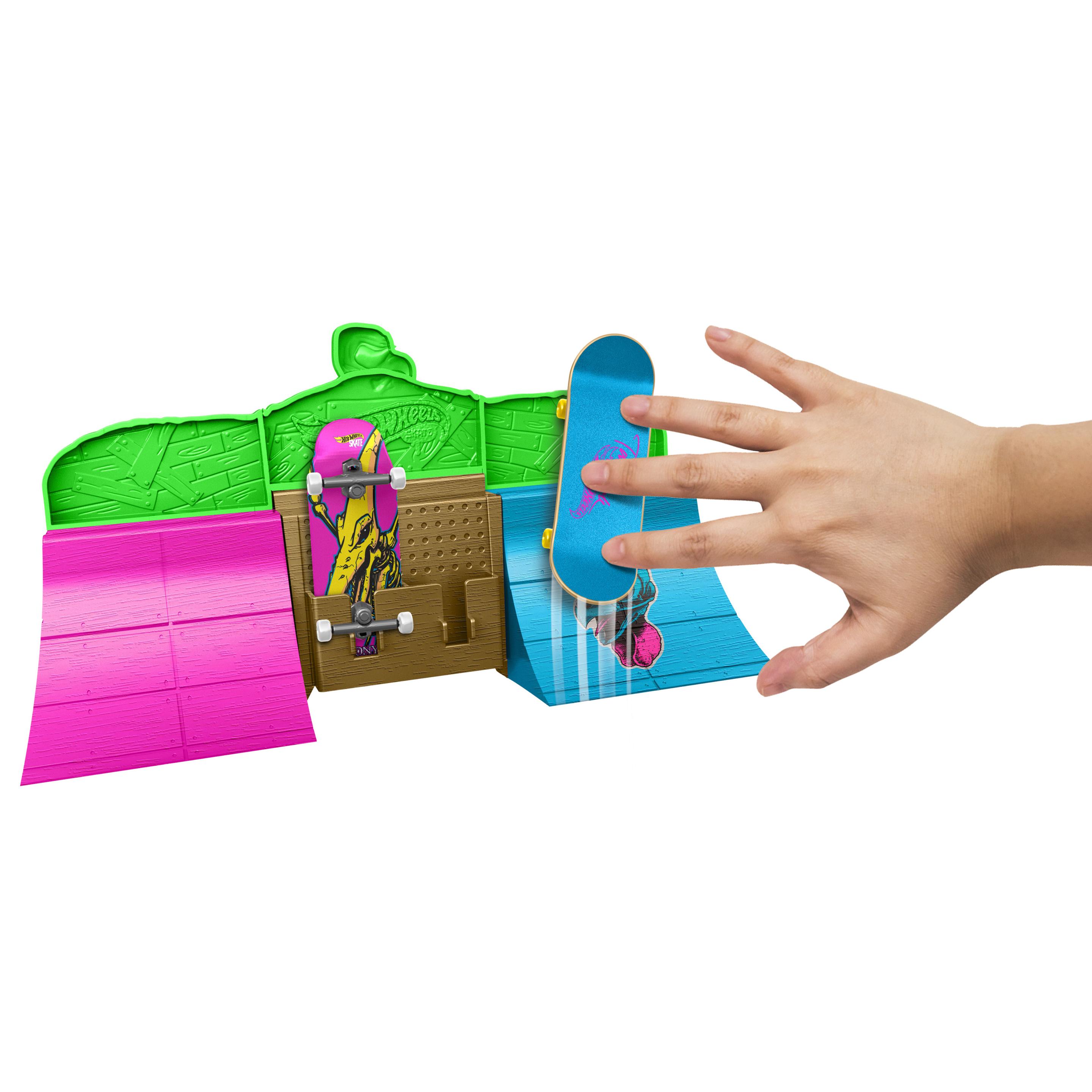Produktbild Hot Wheels Skate Tony Hawk HQ Skatepark mit 2 exklusiven Fingerboards und 2 Paar Skateschuhen 4 von 6