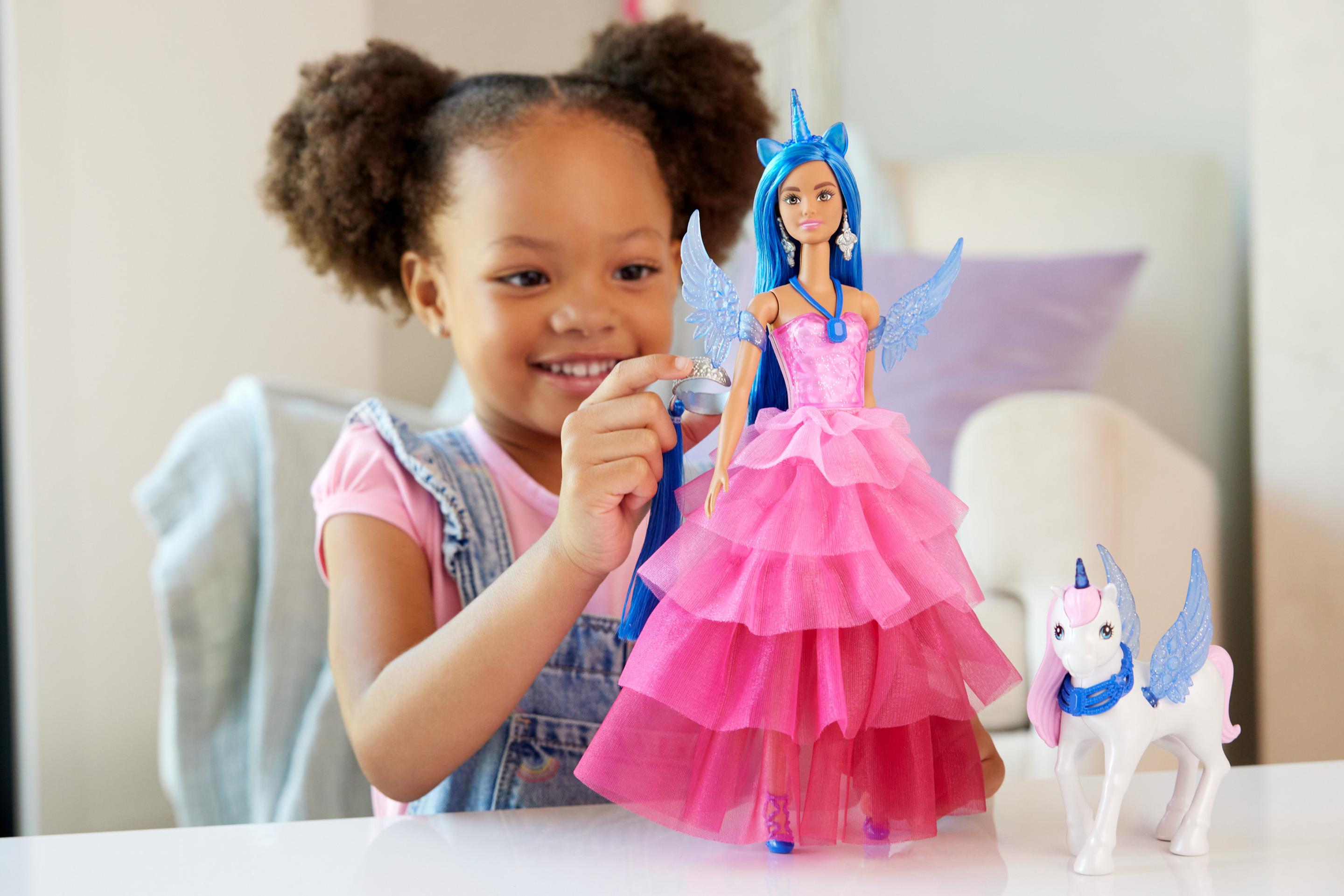 Produktbild Barbie Einhorn-Spielzeug, Puppe zum 65. Jubiläum mit blauen Haaren, pinkfarbenem Kleid und Haustier-Einhorn 2 von 6