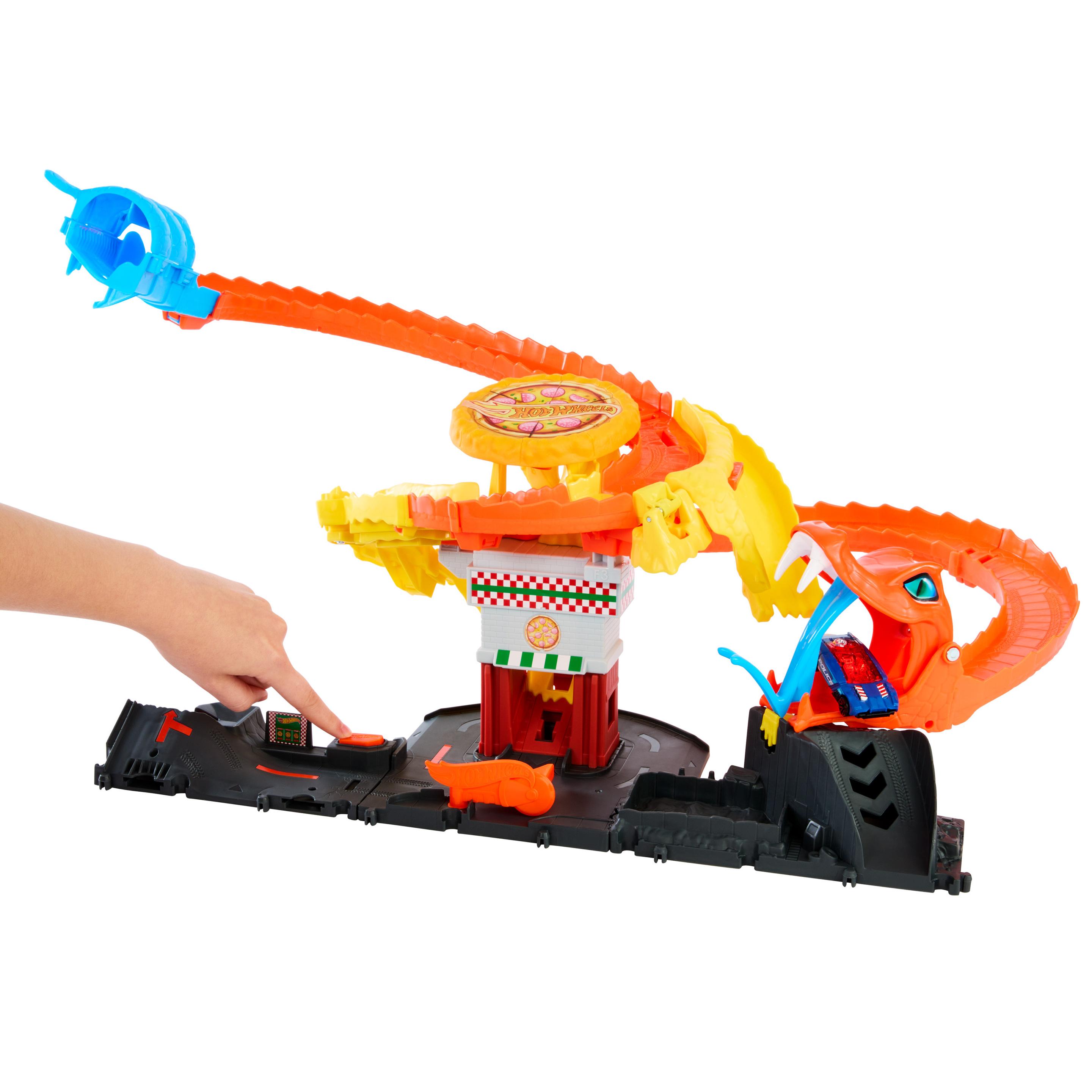 Produktbild Hot Wheels City Pizza-Kobra-Angriff-Spielset mit Spielzeugauto im Maßstab 1:64 3 von 6