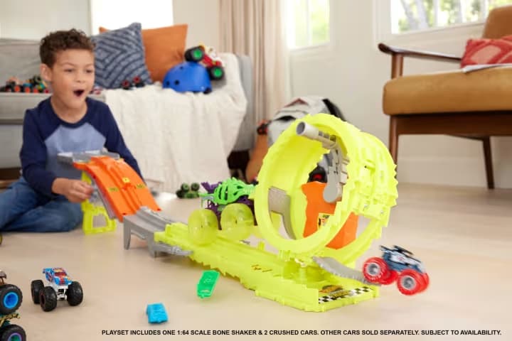 Produktbild Hot Wheels Monster Trucks Track Set mit 2 übergroßen Trucks – Skelesaurus & mehr 5 von 5