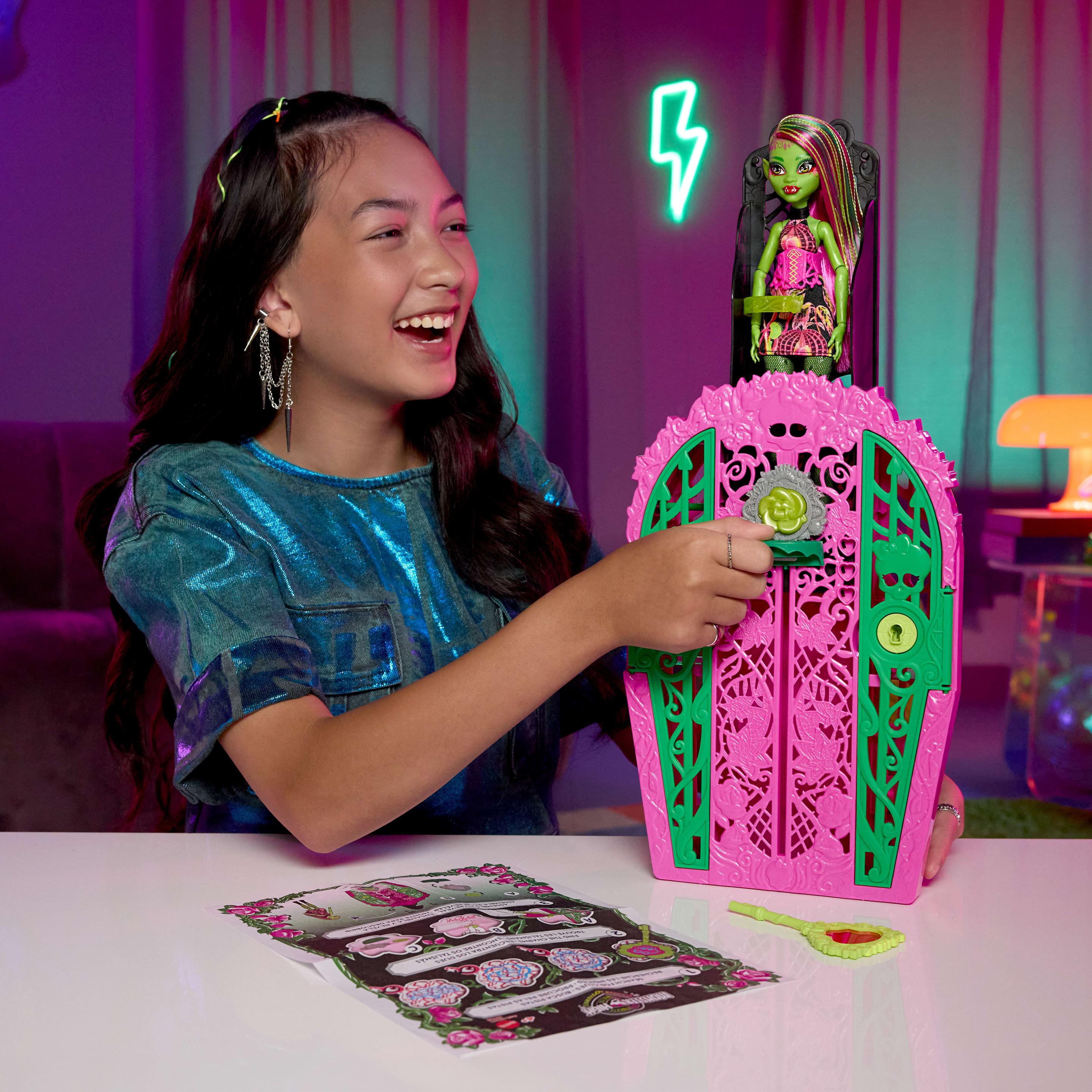 Produktbild Monster High Skulltimate Secrets Garden Mysteries Spielset, Venus McFlytrap-Puppe mit mehr als 19 Überraschungen 2 von 6