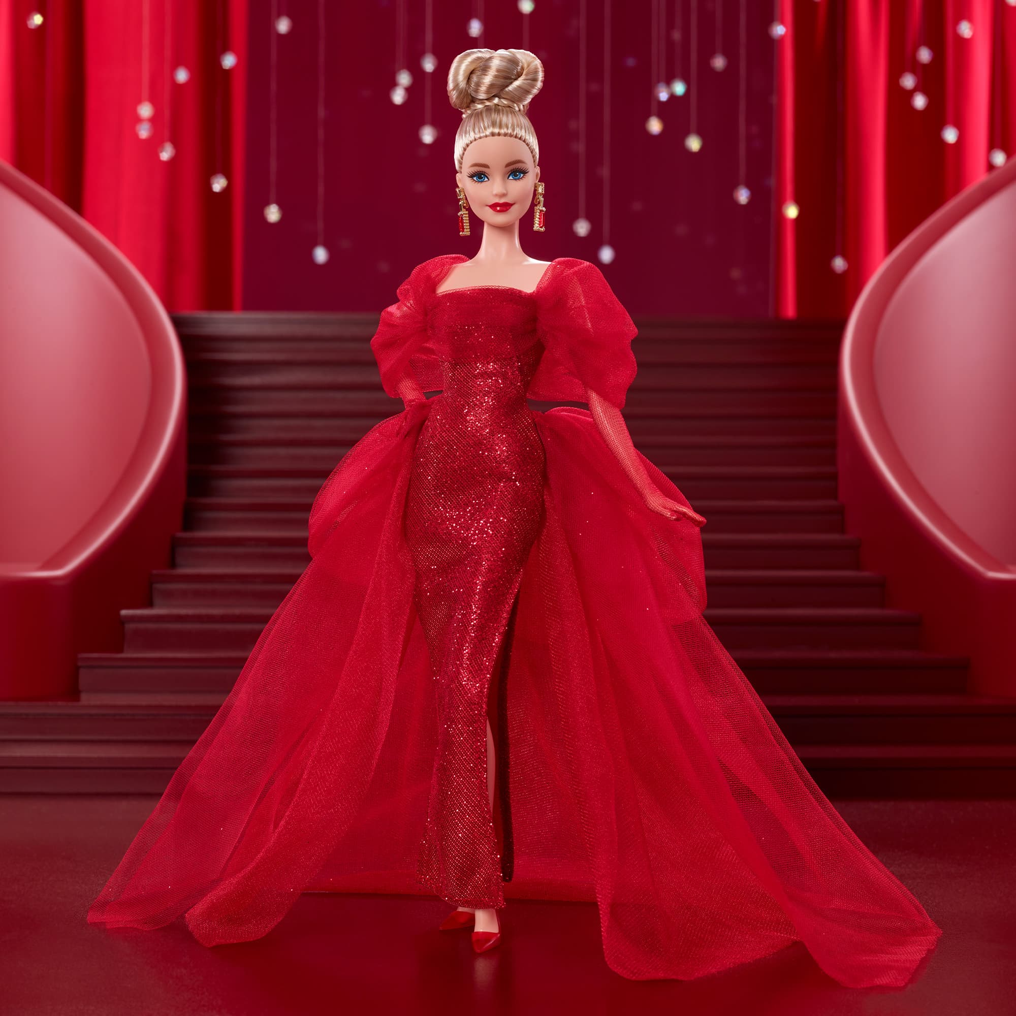 Produktbild Barbie Signature Sammelpuppe zum 80. Jubiläum von Mattel, glitzerndes rotes Tüllkleid, blondes Haar 5 von 6