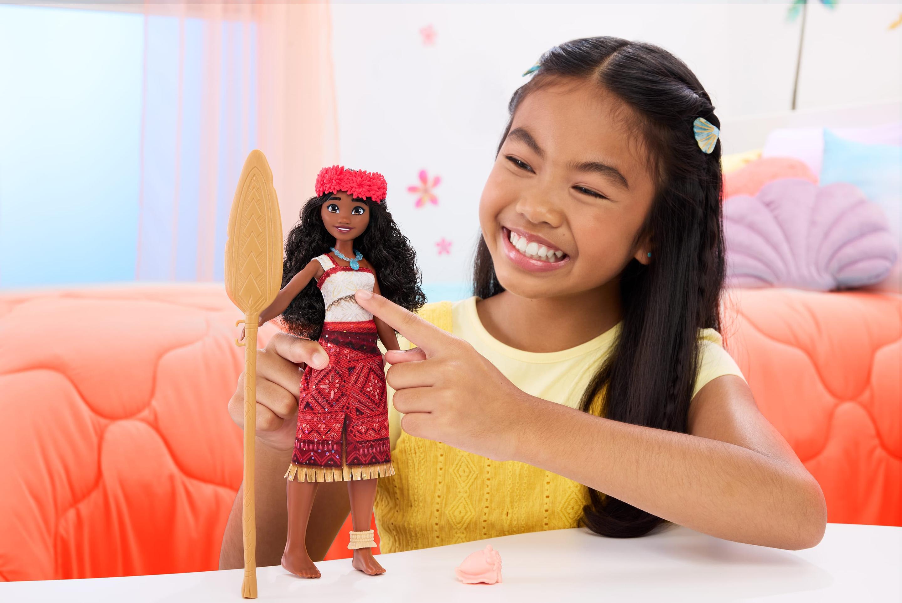 Produktbild Disney Vaiana 2 singende Vaiana-Abenteuerpuppe mit Accessoires, singt We‘re back“ in 4 Sprachen 2 von 6