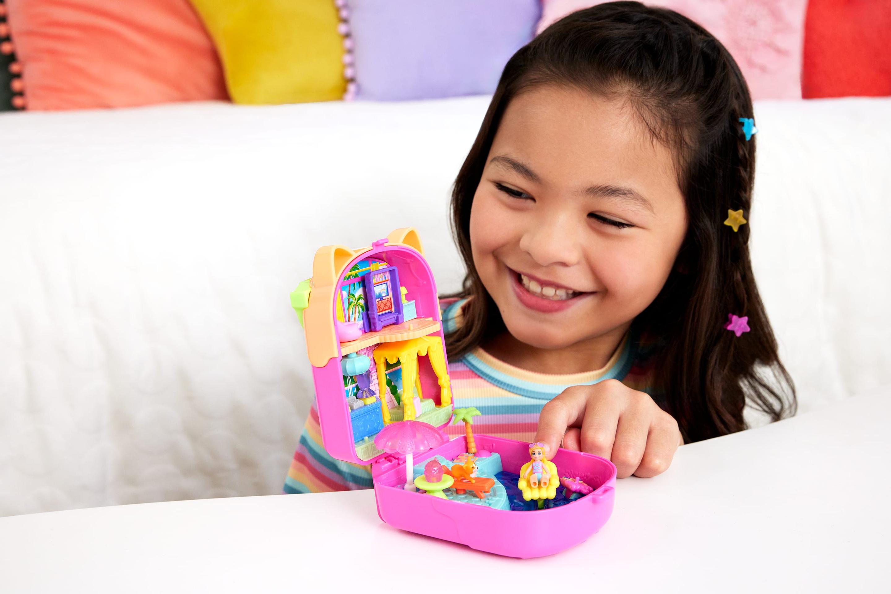 Produktbild Polly Pocket Eiskätzchen-Schatulle, Spielset mit 1 Minipuppe und Hündchen, Reisespielzeug mit passendem Zubehör 3 von 6
