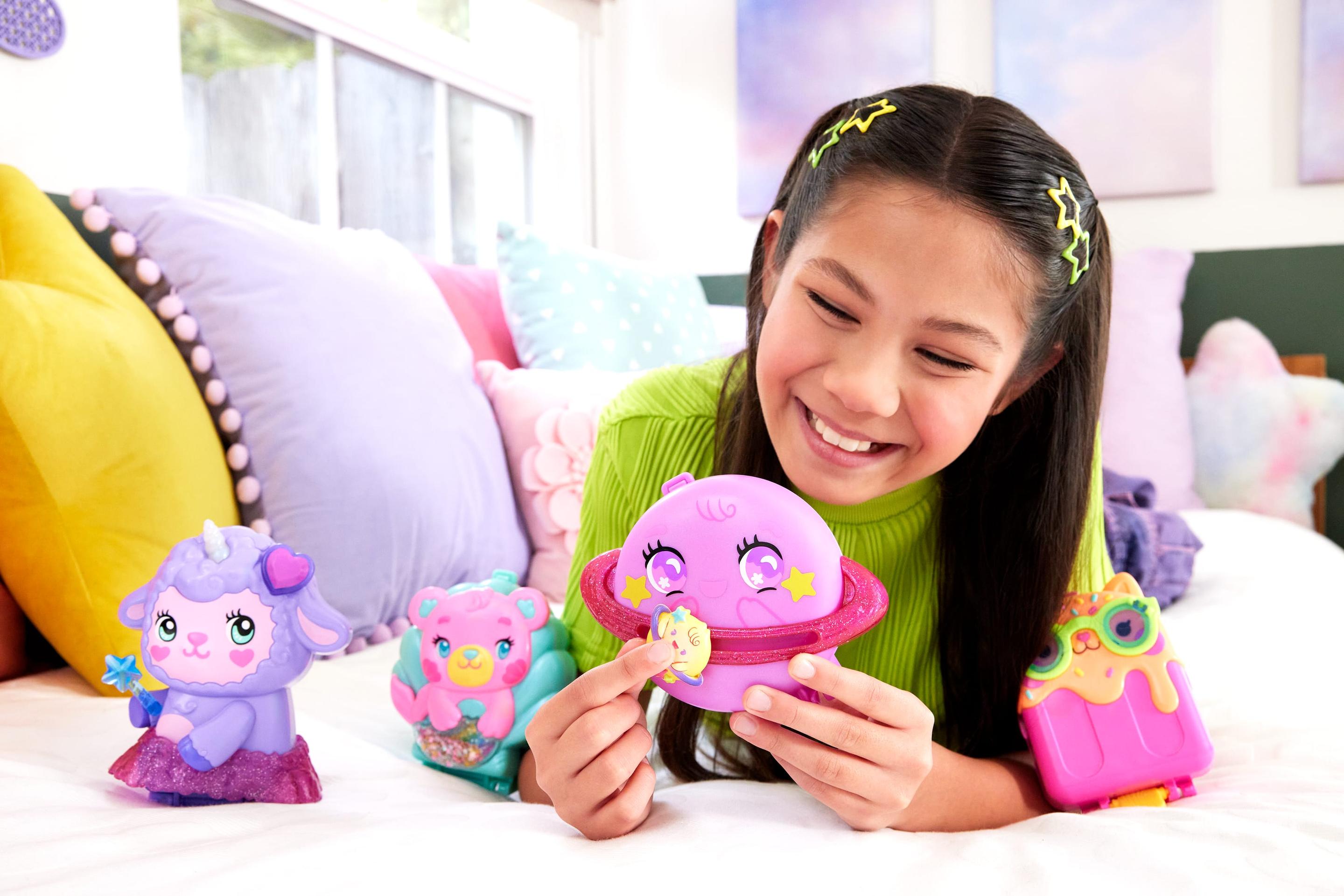 Produktbild Polly Pocket Lämmchen Schatulle, Reisespielzeug mit Futter- und Stylingzubehör 2 von 6