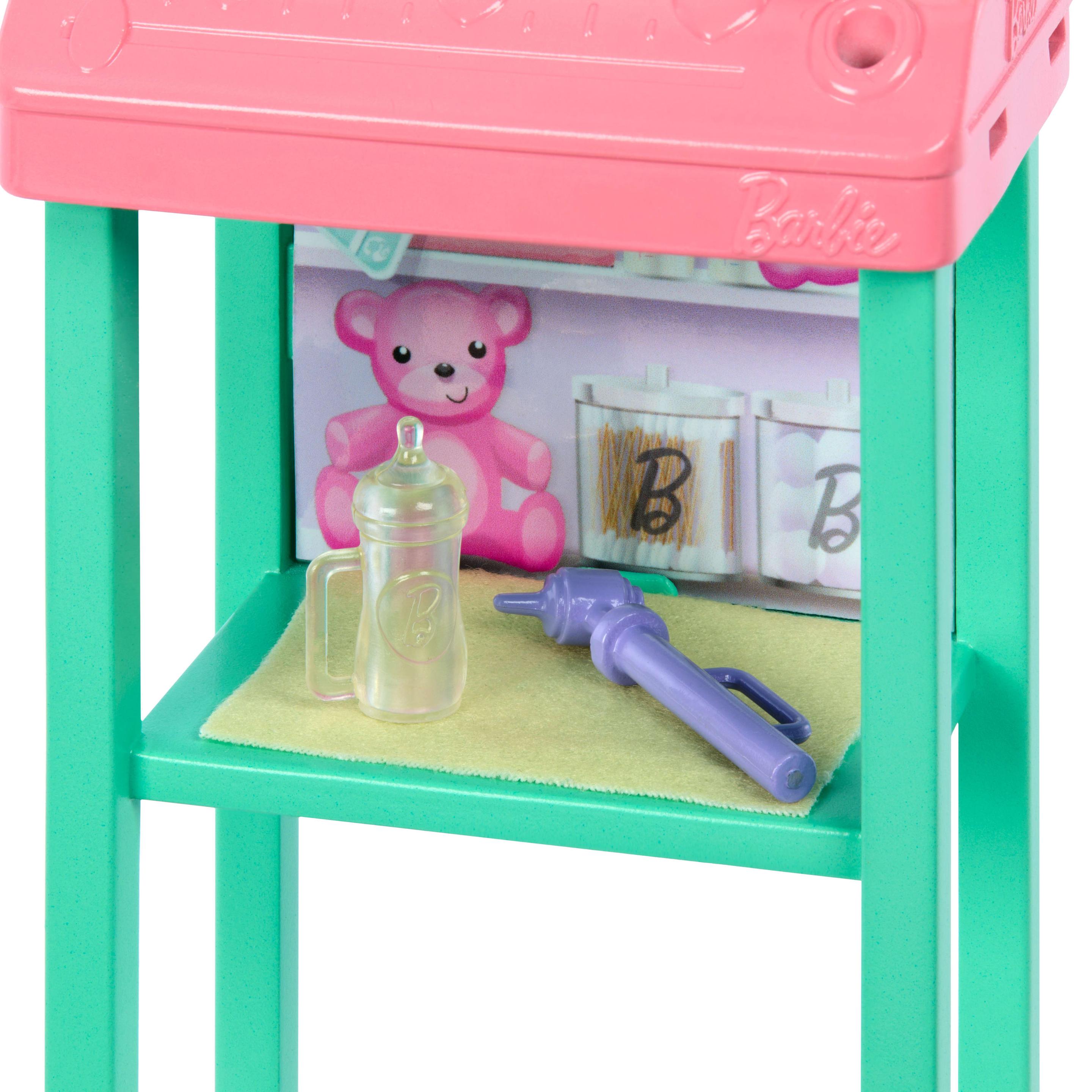 Produktbild Barbie Kinderärztin-Puppe mit blonder Modepuppe, 1 Baby-Patientenpuppe, Möbel und Zubehör 4 von 6