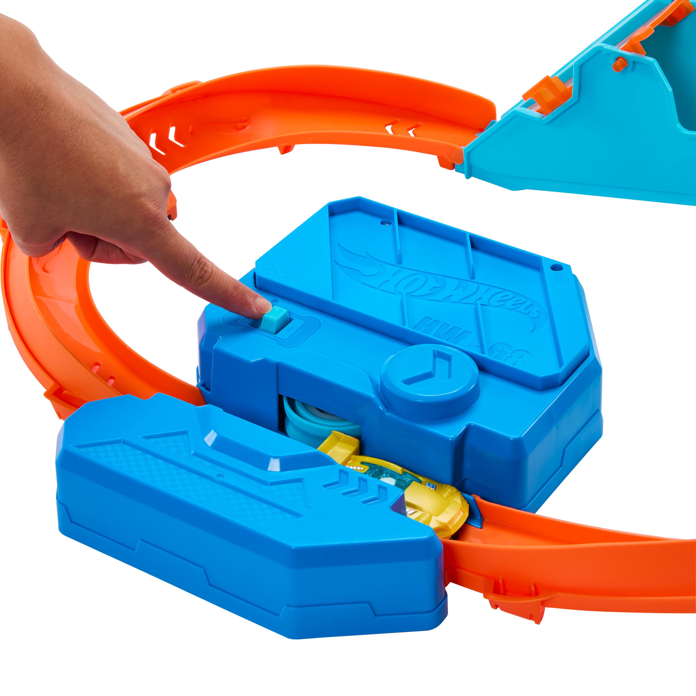 Produktbild Hot Wheels Track Creator Beschleuniger-Sprung-Schnellstrecke-Set mit Spielzeugauto im Maßstab 1:64 und motorisiertem Beschleuniger 6 von 6