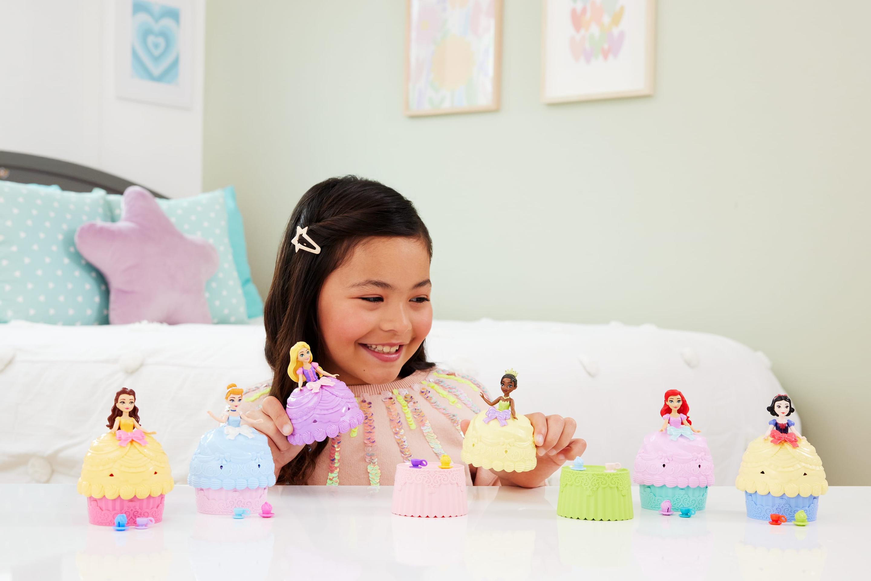 Produktbild Disney Princess Cupcake kleine Puppe Reveal mit fünf Überraschungen, darunter eine Puppe und zwei Zubehörteile 6 von 6