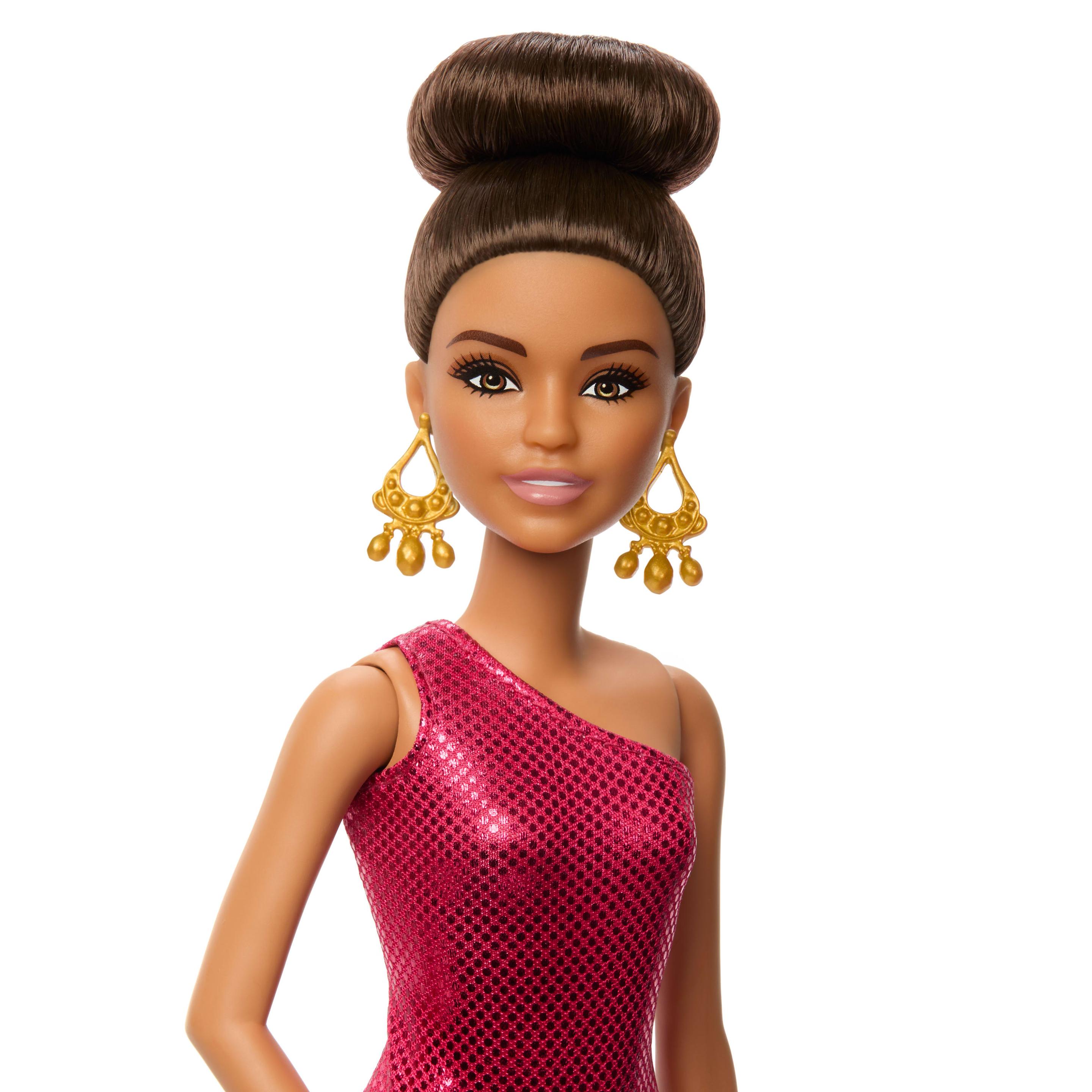 Produktbild Barbie Turniertänzerin-Modepuppe mit braunem Haar und Tanzpokal-Zubehör 2 von 5