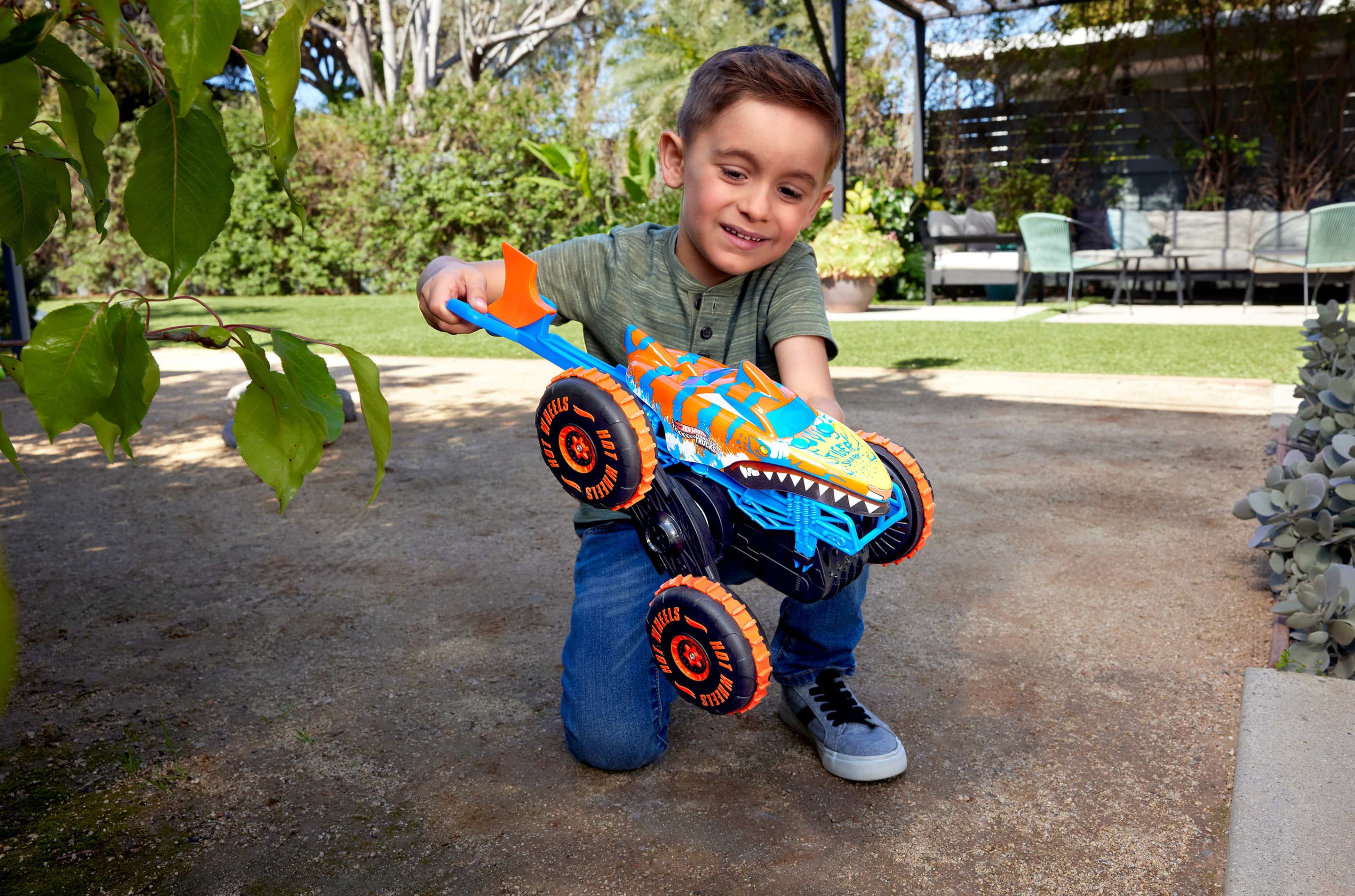 Produktbild Hot Wheels Monster Trucks Tiger Shark Climber RC-Fahrzeug, batteriebetriebener Spielzeug-Truck mit Fernbedienung 6 von 6