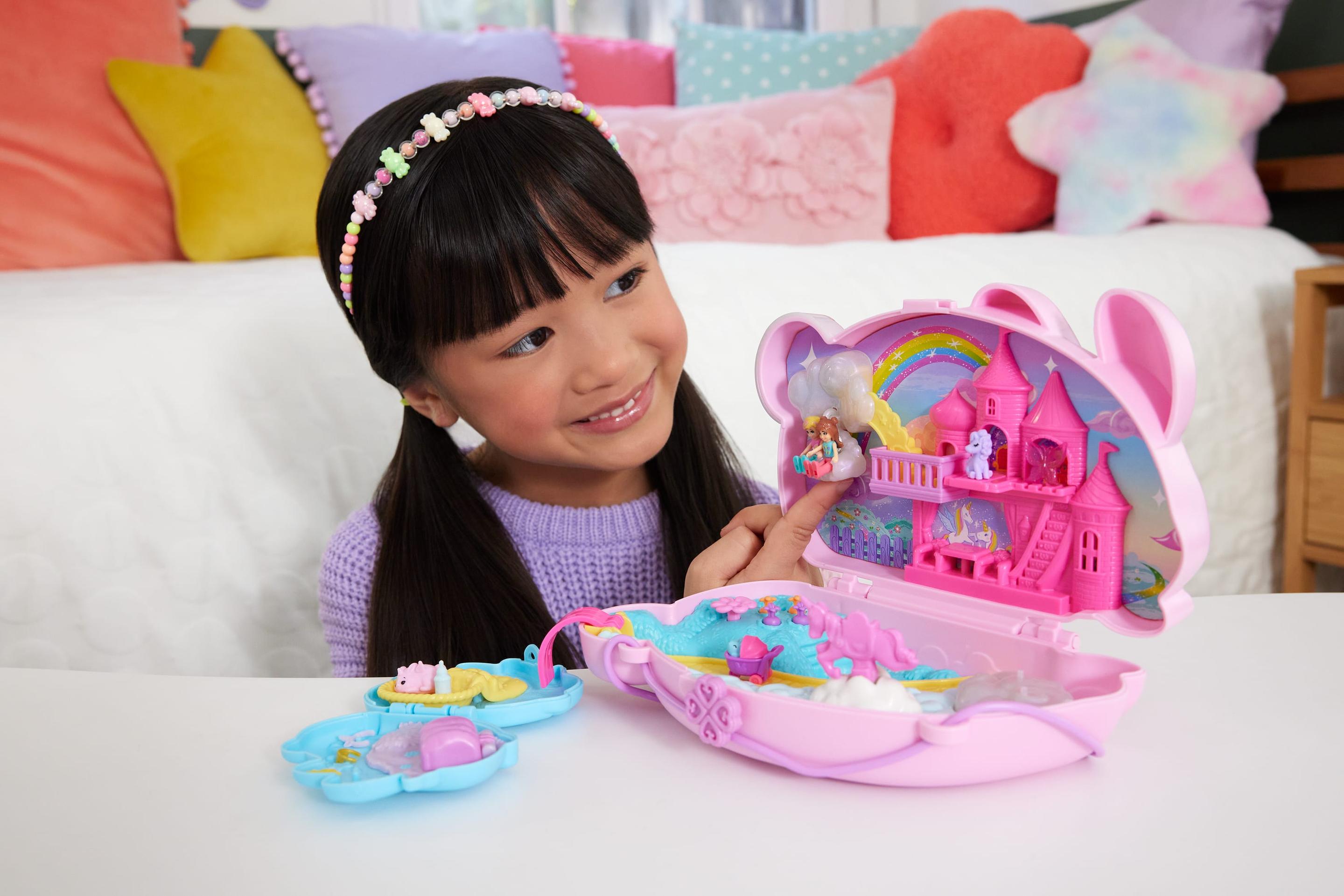 Produktbild Polly Pocket 2-in-1-Bunny Fun Schatulle, tragbares Taschen-Spielset mit 2 Puppen und 12 Zubehörteilen inklusive Tieren 5 von 6