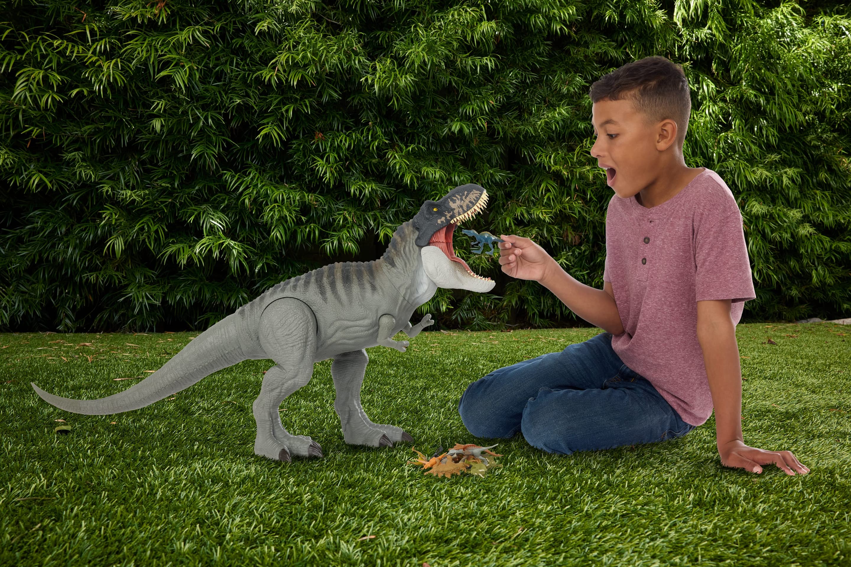 Produktbild Jurassic World: Die Wiedergeburt Riesendino Tyrannosaurus rex Actionfigur, T-rex-Dinosaurierspielzeug, filmgetreu 3 von 6