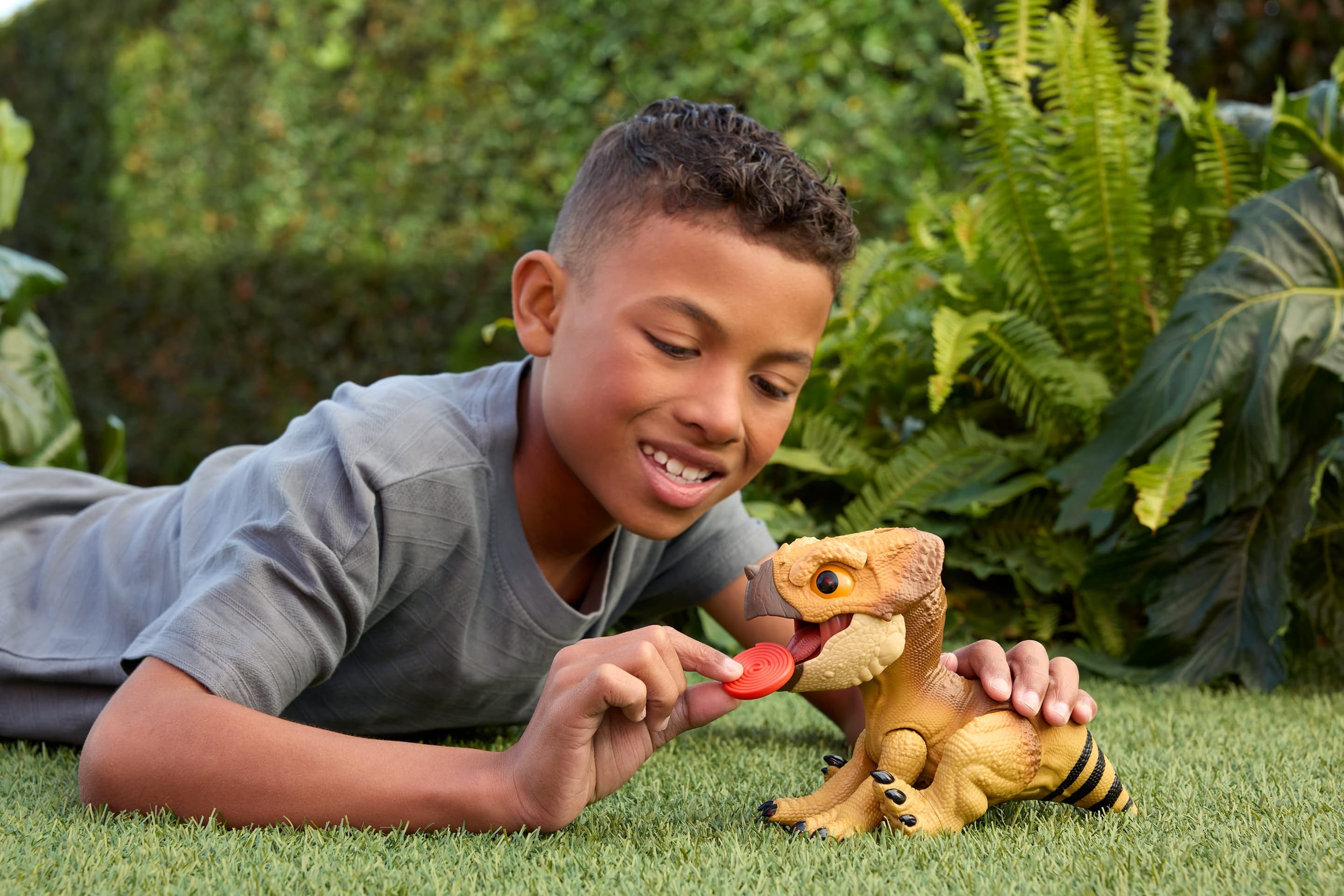 Produktbild Jurassic World: Die Wiedergeburt Primal Protector Aquilops Dolores Interaktives Dinosaurierspielzeug 6 von 6