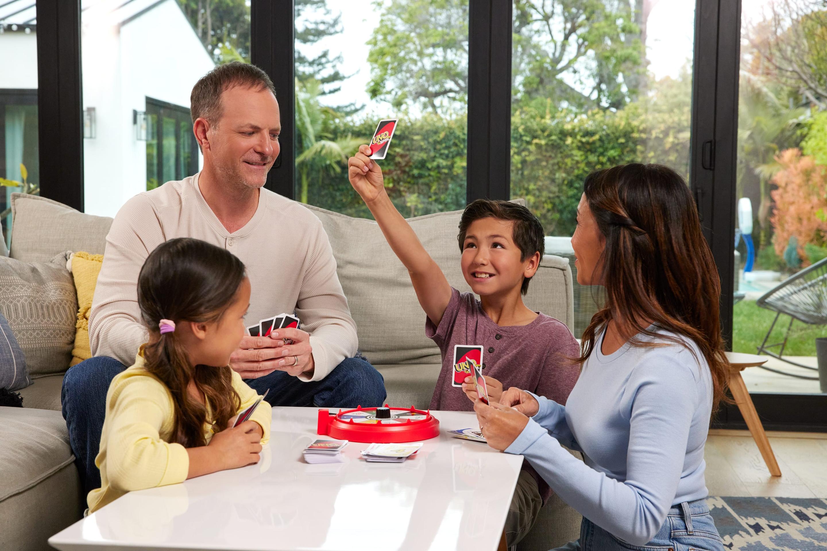 Produktbild UNO Spin Kartenspiel für Kinder, Erwachsene und Spieleabende mit der Familie, klassisches Spiel mit Drehscheibe 6 von 6