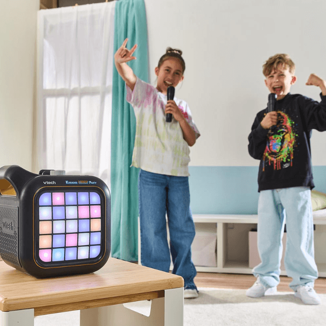 VTech - Karaoke Light Party - Enceinte Bluetooth Lumineuse Pixel Art - Kit Karaoké Complet Avec 2 Micros Sans Fil Modificateur De Voix Et Jeux Cadeau Adulte Ado Et Enfant Contenu En Francais