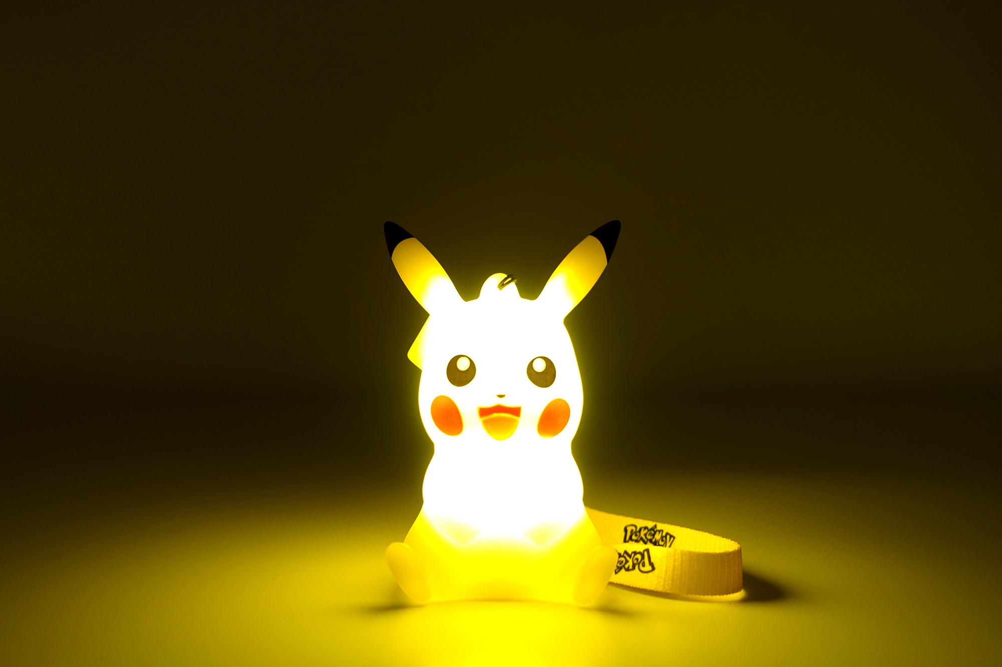 Produktbild POKÉMON - Leuchtendes Pikachu 9 cm [mit Handschlaufe] 2 von 2