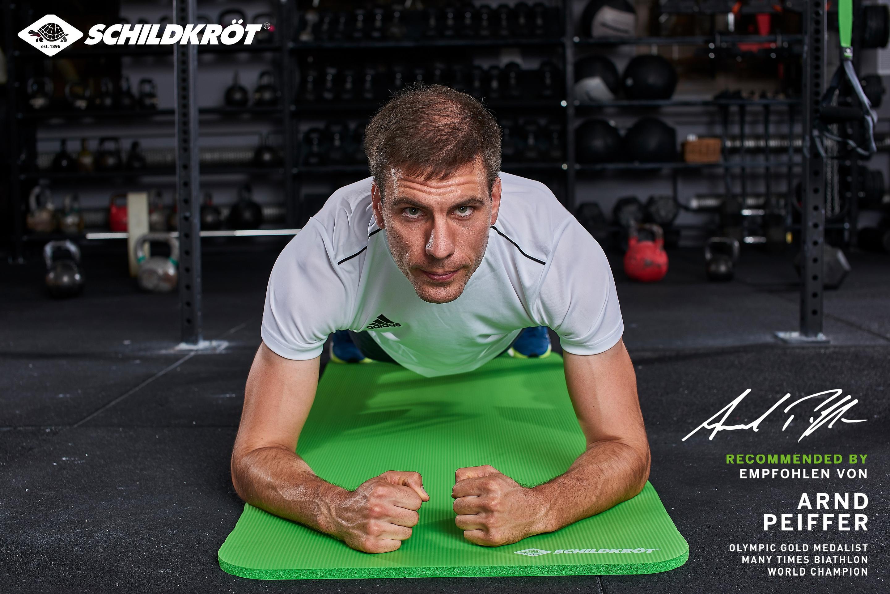 Produktbild Schildkröt-Fitness - Fitnessmatte, 15 mm, Grün, mit Tragegurt 2 von 5
