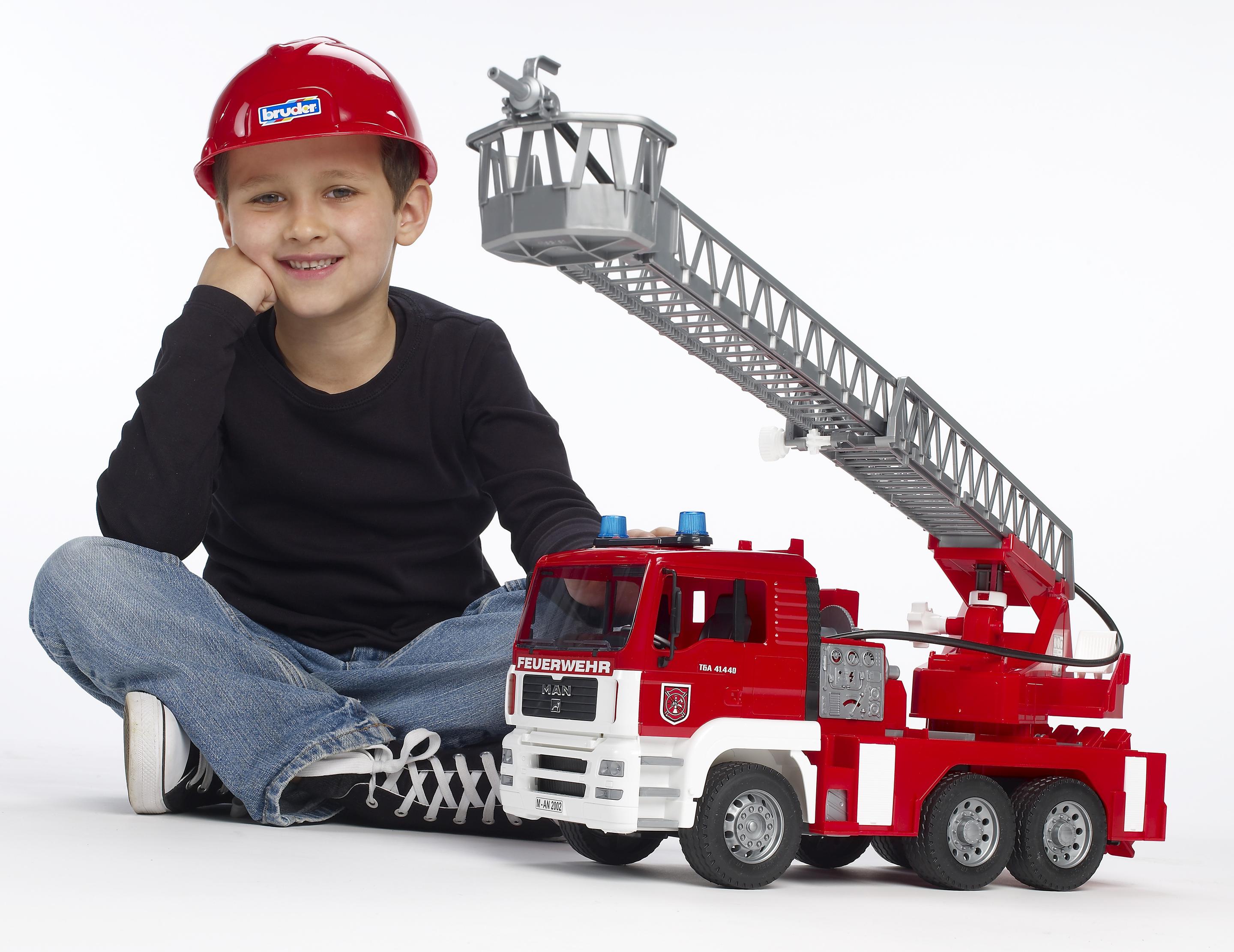 Produktbild BRUDER - MAN TGA Feuerwehr m. Drehleiter, Wasserpumpe, Light&Sound-Modul 02771 6 von 6