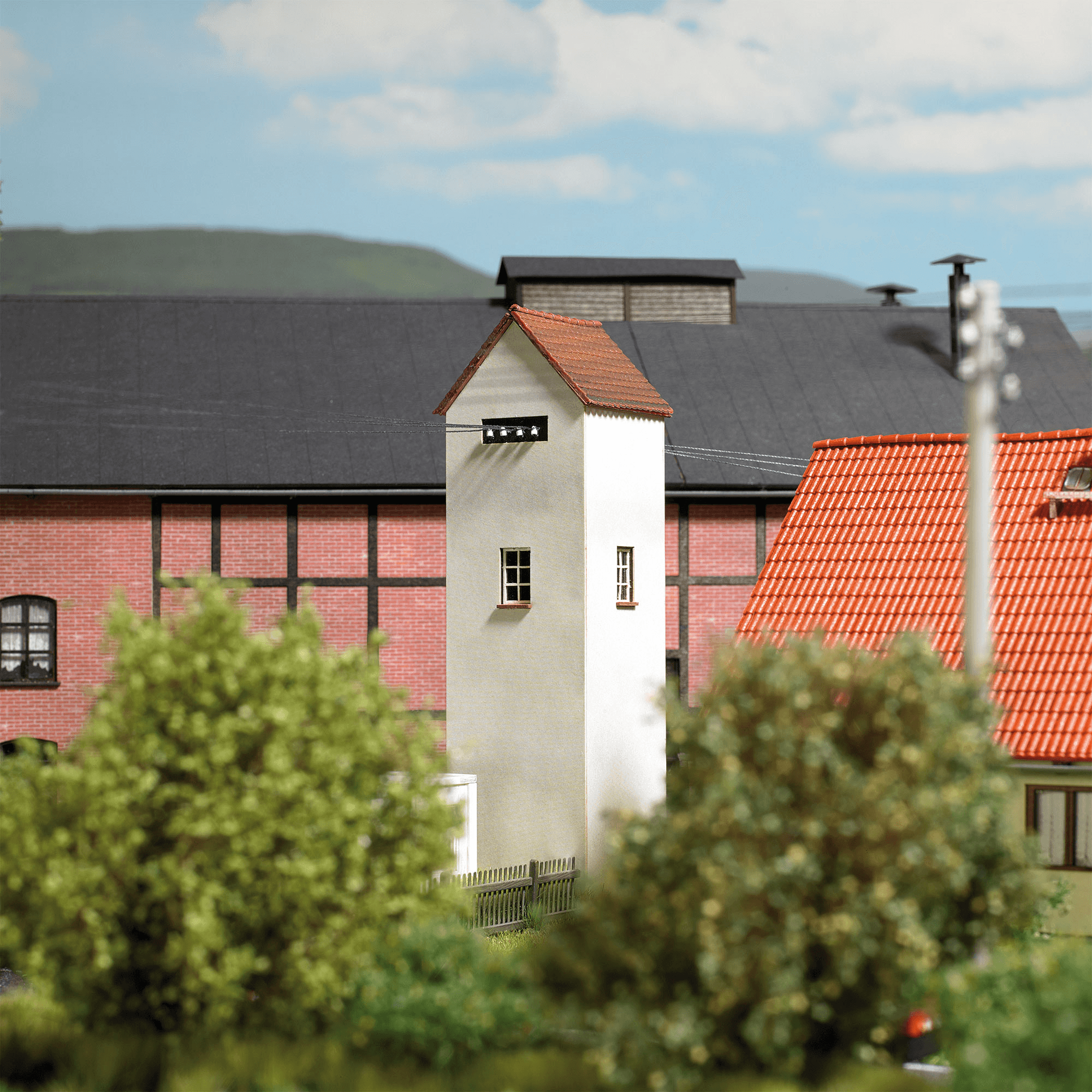 Busch H0 1366 Trafohaus Gebäudebausatz 1:87