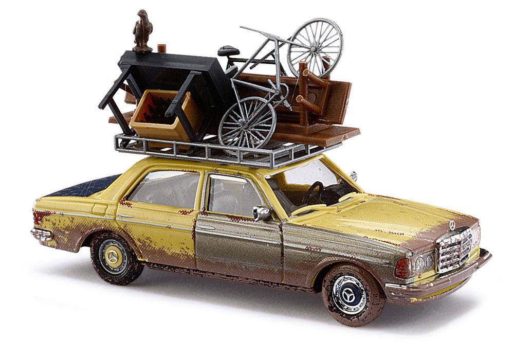 BUSCH 46858 - Mercedes W123 Limousine Unverwüstlich 1:87