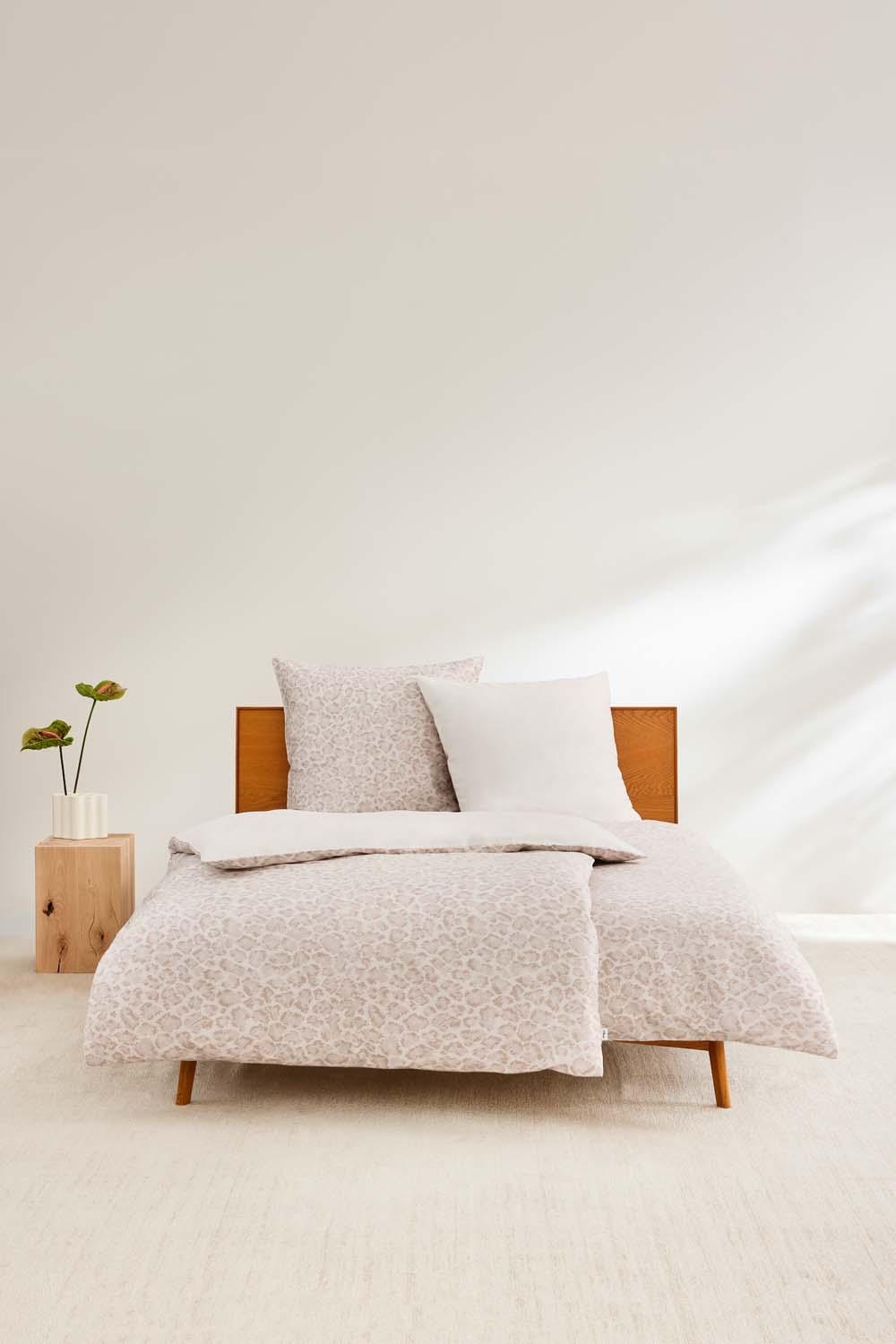 Produktbild s.Oliver Satin Bettwäsche Leo beige 80x80cm, 135x200cm 5 von 6