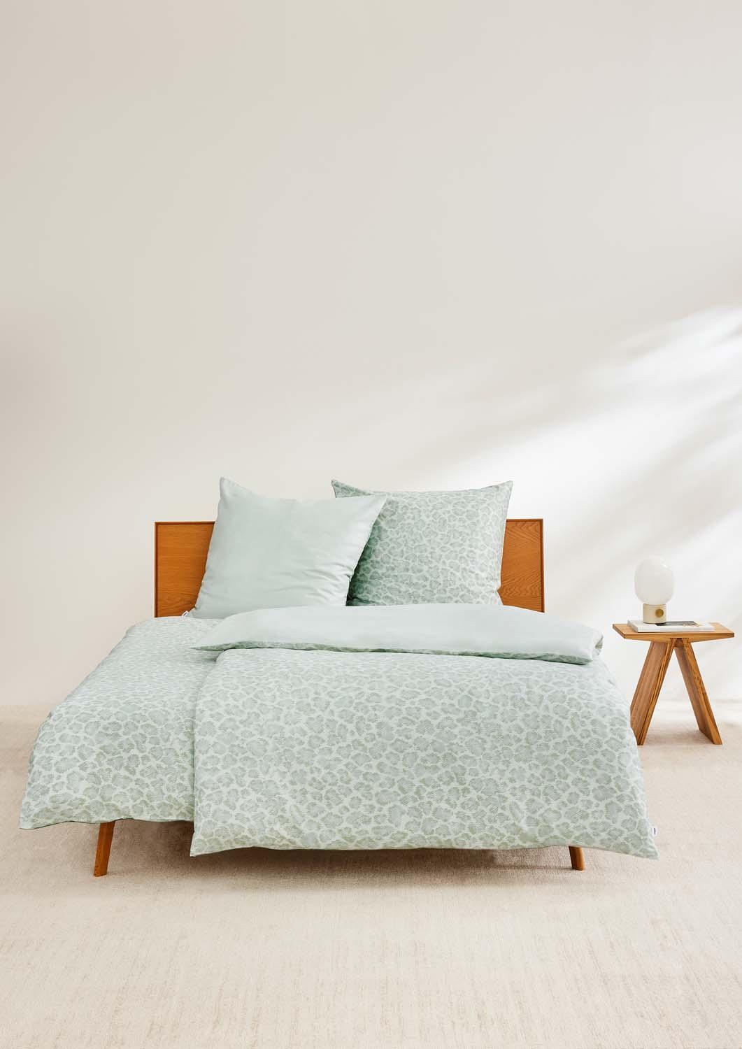 Produktbild s.Oliver Satin Bettwäsche Leo olive 70x90cm, 140x200cm 5 von 6