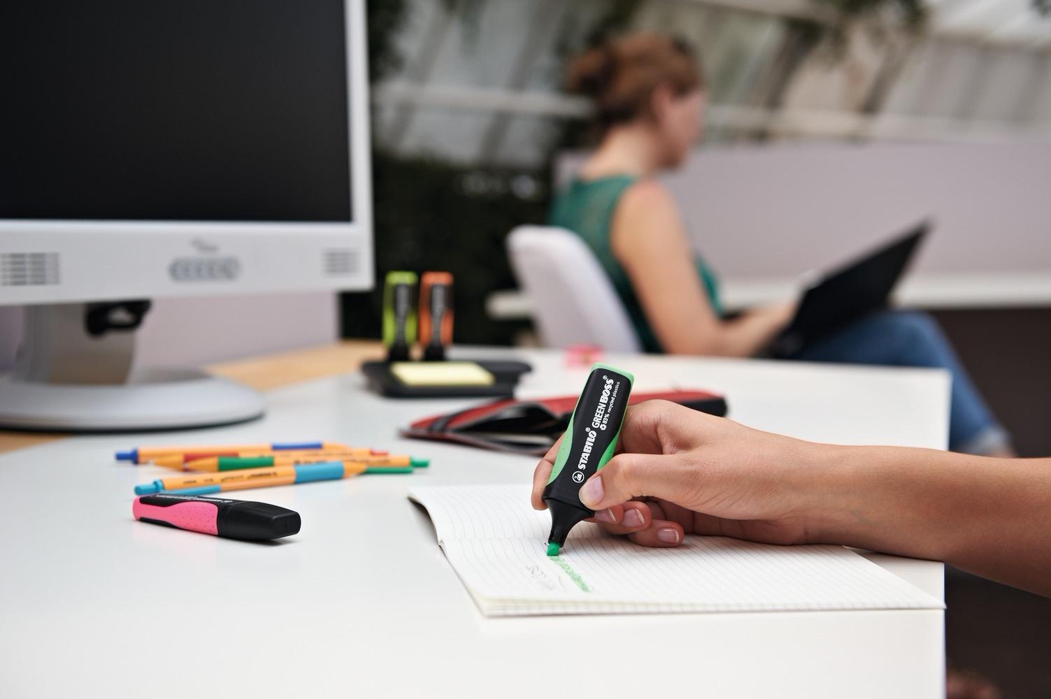 Produktbild STABILO® Umweltfreundlicher Textmarker - STABILO GREEN BOSS - 4er Pack - grün, rosa, orange, gelb 7 von 10