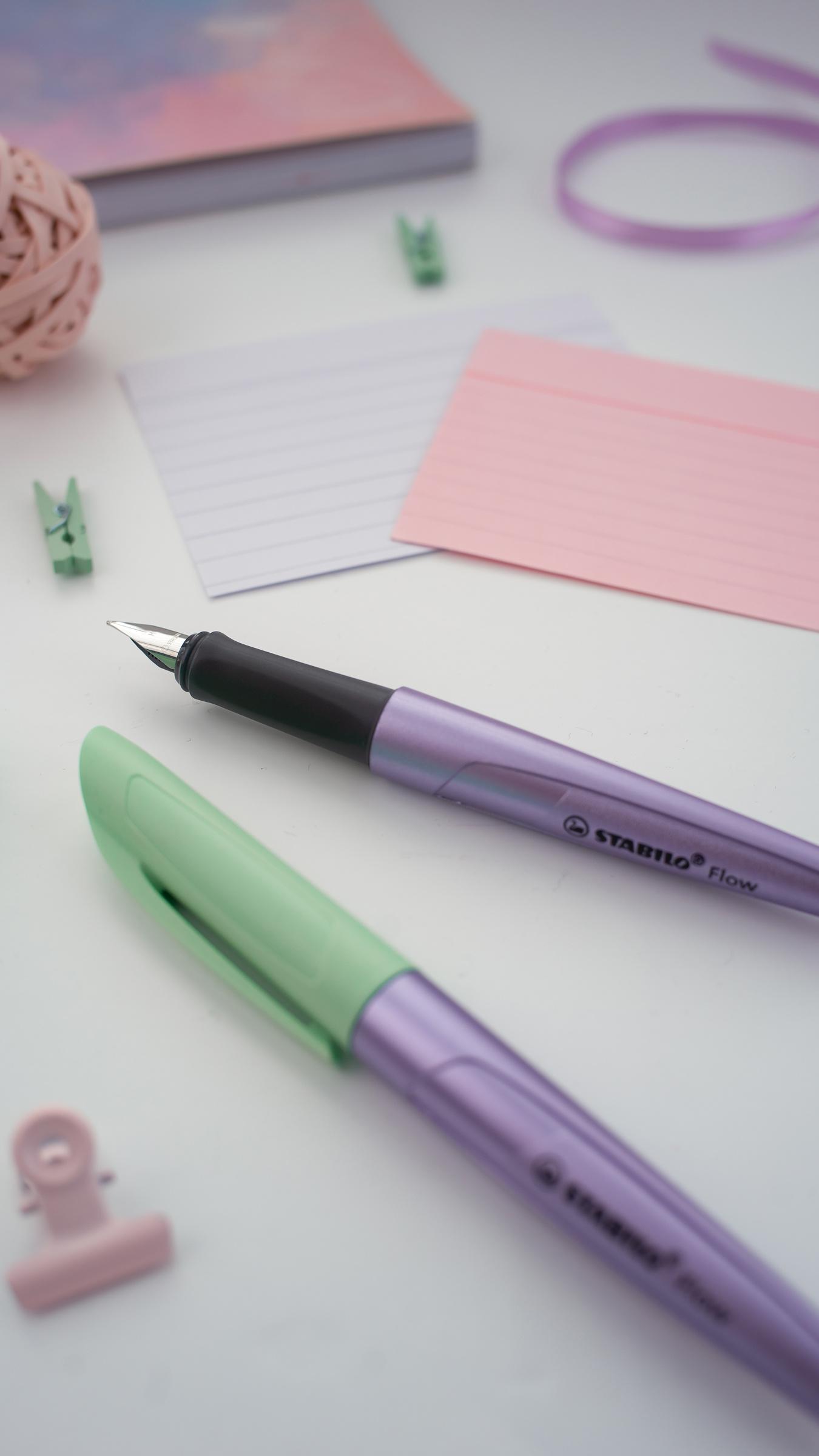Produktbild STABILO® Füller - STABILO Flow COSMETIC in metallic lila/grün - Einzelstift - inklusive Patrone 6 von 8