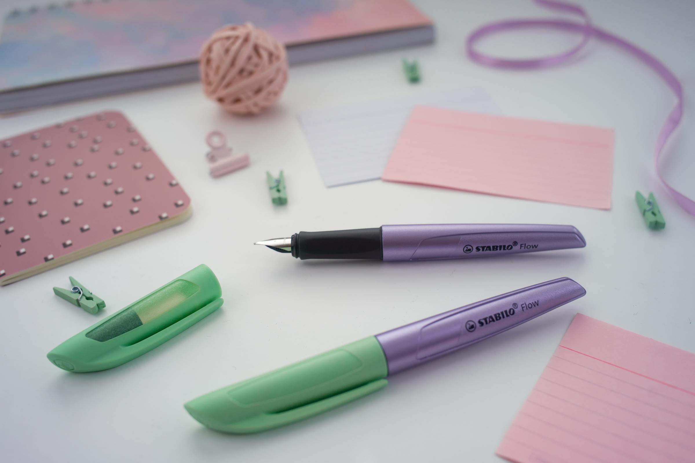 Produktbild STABILO® Füller - STABILO Flow COSMETIC in metallic lila/grün - Einzelstift - inklusive Patrone 7 von 8